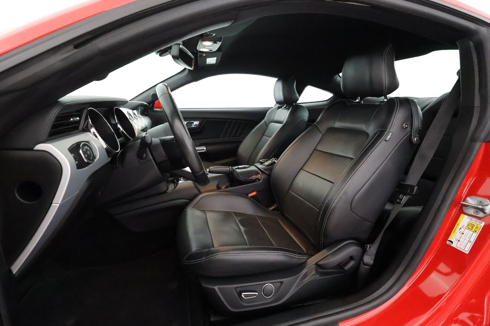 Ford Mustang 2016 5,0 V8 GT 418hv M6 Fastback** Xenon / P.kamera / Ilmastoidut nahka penkit / Keyless /  Vakkari /  Sporttipenkit ** - 2,99 % KORKOTARJOUS TÄHÄN AUTOON - 