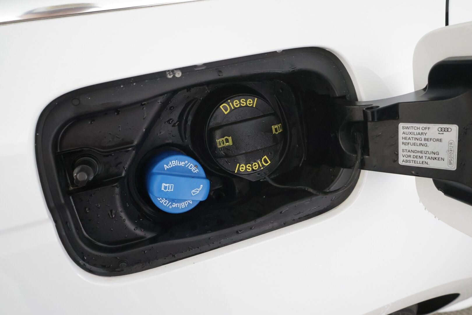 Audi A4 2016 Avant Business Sport 2,0 TDI 110 kW S tronic * Webasto / Matrix LED / Vakkari / Apple&Android / Sporttipenkit / P.tutkat / Koukku * - Alletaittuva koukku / Seuraava huolto 3/2027! / 