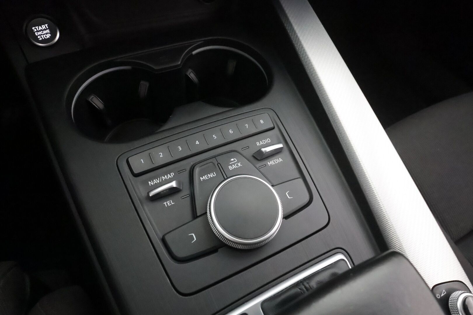 Audi A4 2016 Avant Business Sport 2,0 TDI 110 kW S tronic * Webasto / Matrix LED / Vakkari / Apple&Android / Sporttipenkit / P.tutkat / Koukku *