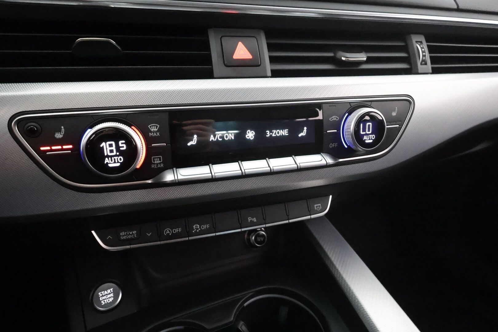 Audi A4 2016 Avant Business Sport 2,0 TDI 110 kW S tronic * Webasto / Matrix LED / Vakkari / Apple&Android / Sporttipenkit / P.tutkat / Koukku * - Alletaittuva koukku / Seuraava huolto 3/2027! / 