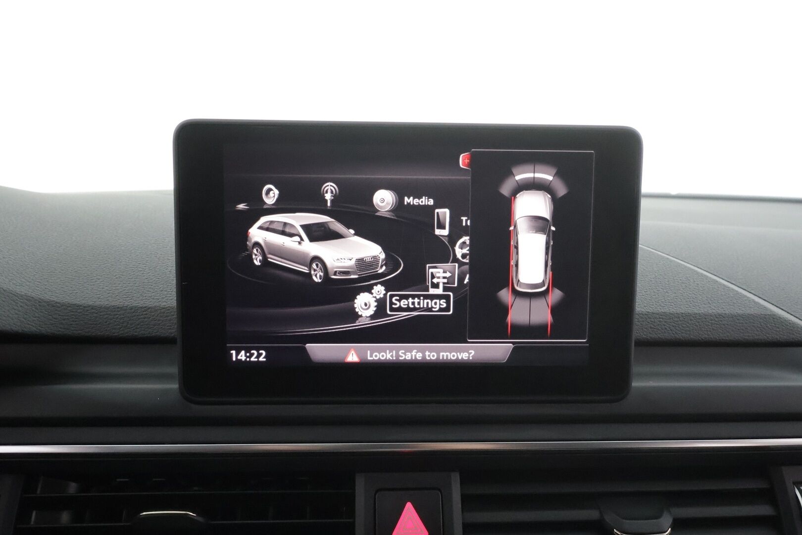 Audi A4 2016 Avant Business Sport 2,0 TDI 110 kW S tronic * Webasto / Matrix LED / Vakkari / Apple&Android / Sporttipenkit / P.tutkat / Koukku * - Alletaittuva koukku / Seuraava huolto 3/2027! / 