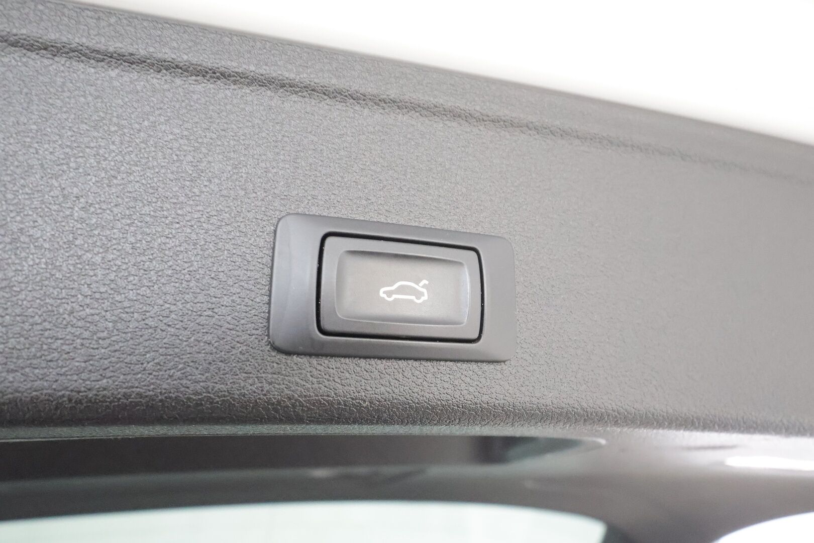 Audi A4 2016 Avant Business Sport 2,0 TDI 110 kW S tronic * Webasto / Matrix LED / Vakkari / Apple&Android / Sporttipenkit / P.tutkat / Koukku *