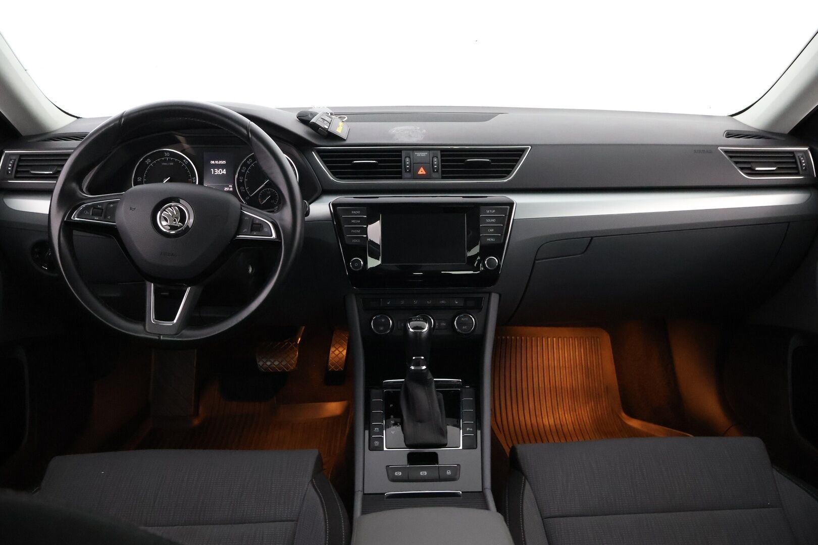 Skoda Superb 2016 2,0 TDI 150 Ambition DSG Autom. * Suomiauto / Webasto / Vetokoukku / Lohko & Sisäpistoke - Jakopää tehty / 2x Renkaat aluvantein / Juuri tullut Tampereelle!
