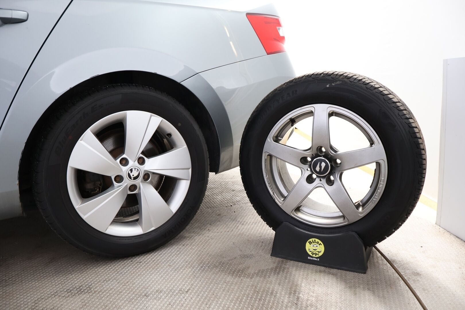 Skoda Superb 2016 2,0 TDI 150 Ambition DSG Autom. * Suomiauto / Webasto / Vetokoukku / Lohko & Sisäpistoke - Jakopää tehty / 2x Renkaat aluvantein / Juuri tullut Tampereelle! - HULLU BLACKWEEK KORKOTARJOUS 2,49%