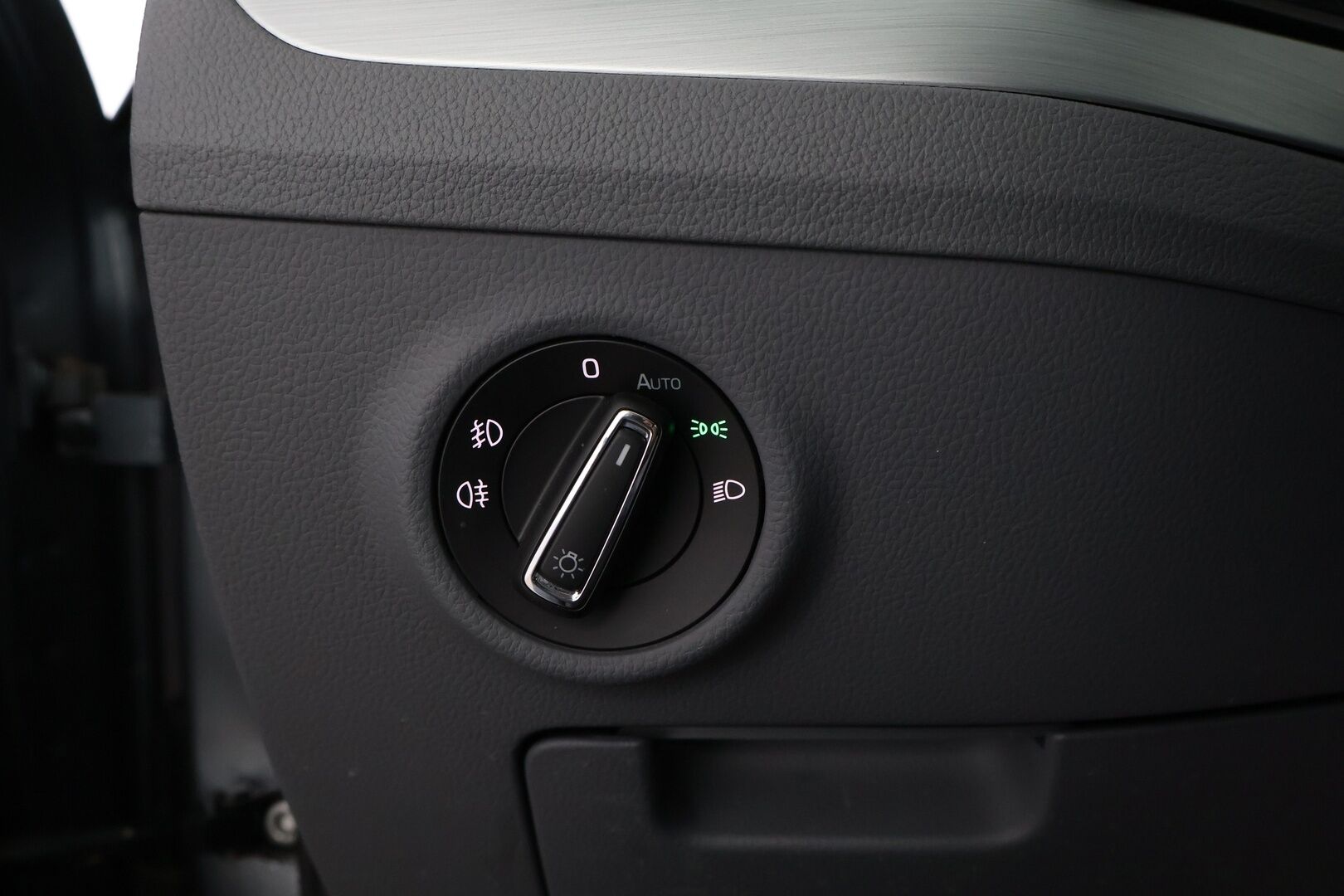 Skoda Superb 2016 2,0 TDI 150 Ambition DSG Autom. * Suomiauto / Webasto / Vetokoukku / Lohko & Sisäpistoke - Jakopää tehty / 2x Renkaat aluvantein / Juuri tullut Tampereelle! - HULLU BLACKWEEK KORKOTARJOUS 2,49%