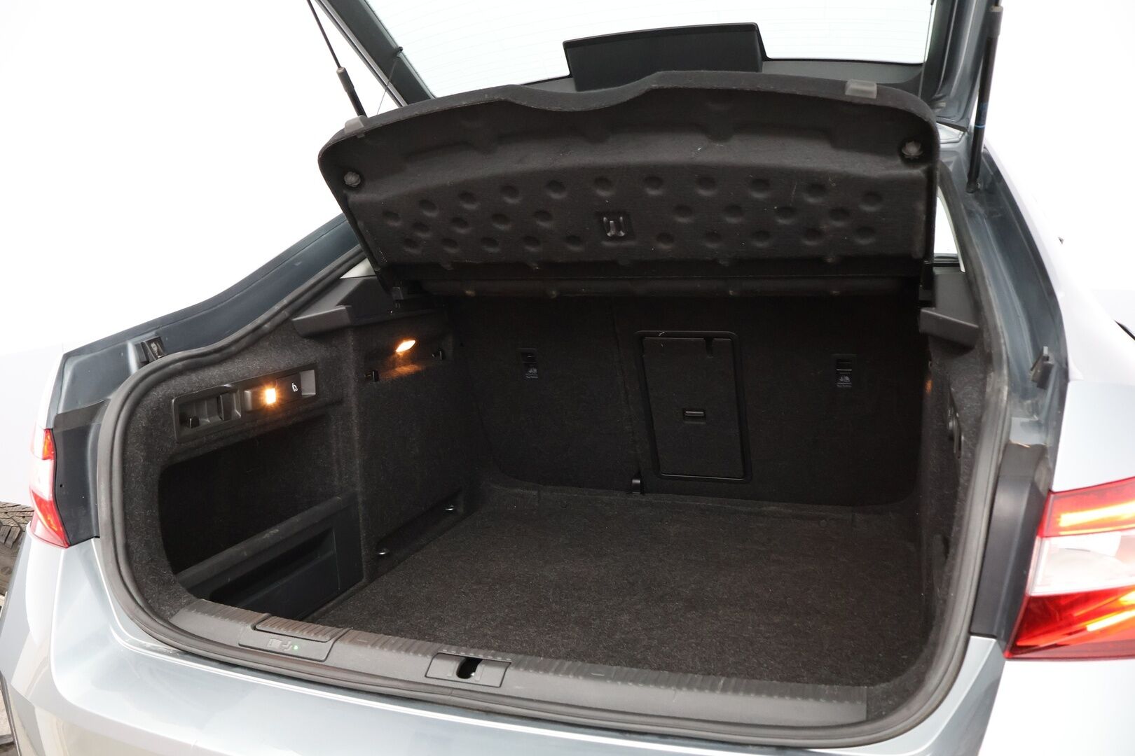 Skoda Superb 2016 2,0 TDI 150 Ambition DSG Autom. * Suomiauto / Webasto / Vetokoukku / Lohko & Sisäpistoke - Jakopää tehty / 2x Renkaat aluvantein / Juuri tullut Tampereelle!