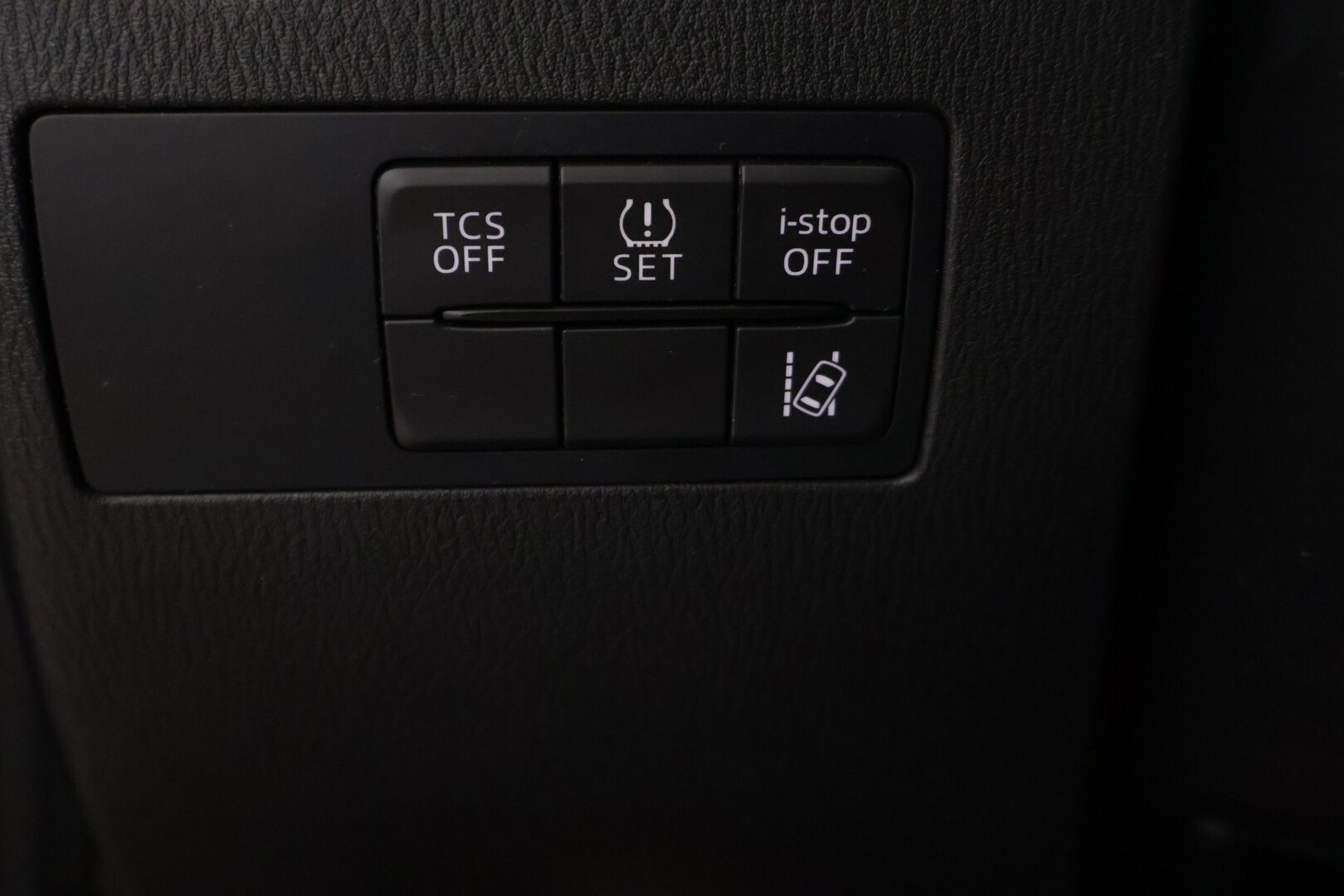 Mazda CX-3 2017 2,0 (120) SKYACTIV-G Optimum 6MT *Suomi-auto / Vakionopeudensäädin / Peruutustutka / Lohkolämmitin* - *Hyvin huollettu / 2x Renkaat & Vanteet / Komeat kesävanteet*