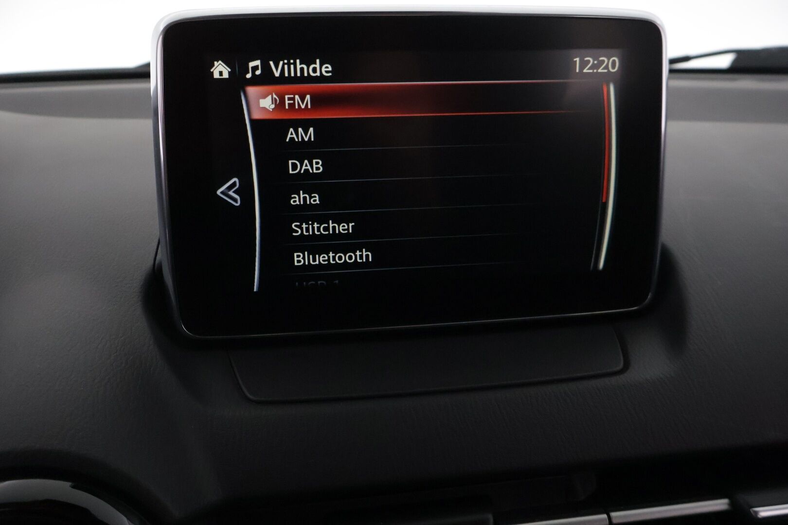 Mazda CX-3 2017 2,0 (120) SKYACTIV-G Optimum 6MT *Suomi-auto / Vakionopeudensäädin / Peruutustutka / Lohkolämmitin* - *Hyvin huollettu / 2x Renkaat & Vanteet / Komeat kesävanteet*