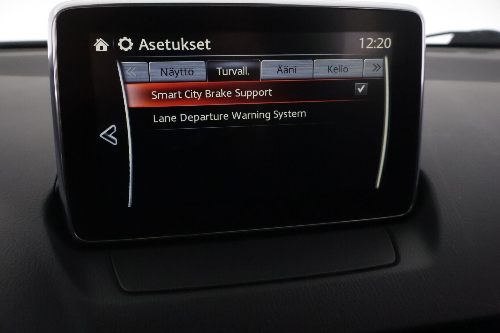 Mazda CX-3 2017 2,0 (120) SKYACTIV-G Optimum 6MT *Suomi-auto / Vakionopeudensäädin / Peruutustutka / Lohkolämmitin* - *Hyvin huollettu / 2x Renkaat & Vanteet / Komeat kesävanteet*