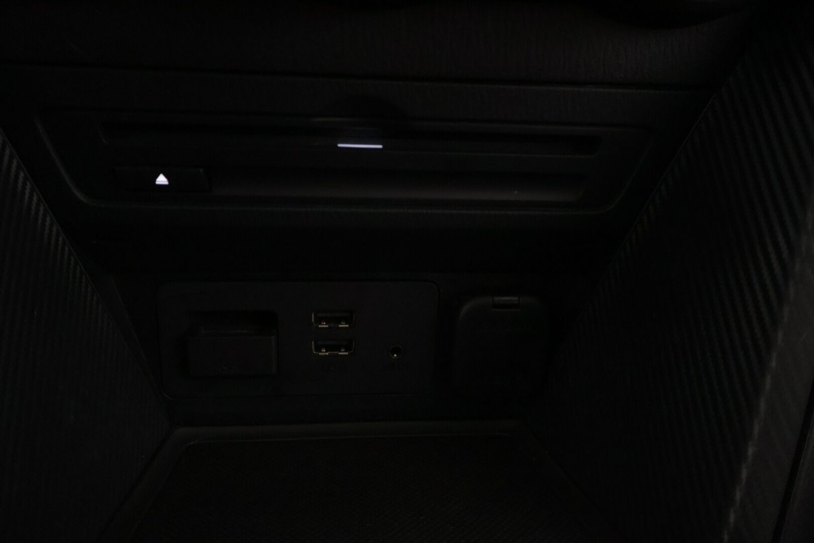 Mazda CX-3 2017 2,0 (120) SKYACTIV-G Optimum 6MT *Suomi-auto / Vakionopeudensäädin / Peruutustutka / Lohkolämmitin* - *Hyvin huollettu / 2x Renkaat & Vanteet / Komeat kesävanteet*