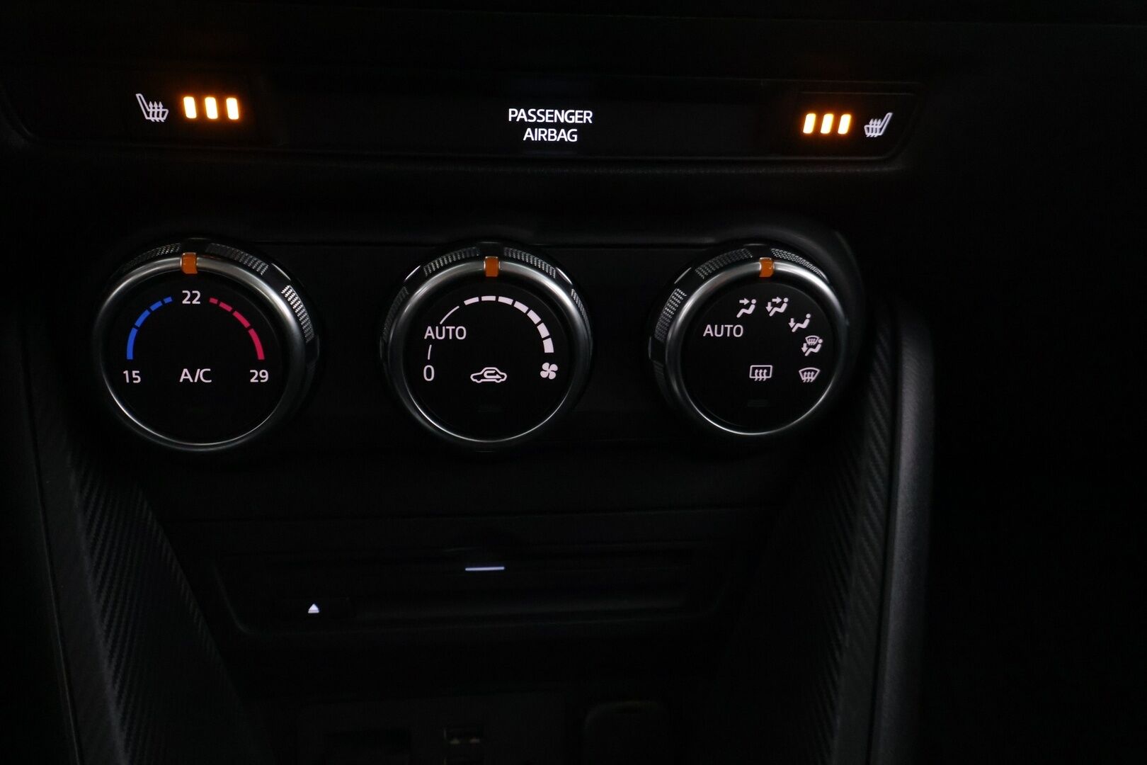 Mazda CX-3 2017 2,0 (120) SKYACTIV-G Optimum 6MT *Suomi-auto / Vakionopeudensäädin / Peruutustutka / Lohkolämmitin* - *Hyvin huollettu / 2x Renkaat & Vanteet / Komeat kesävanteet*