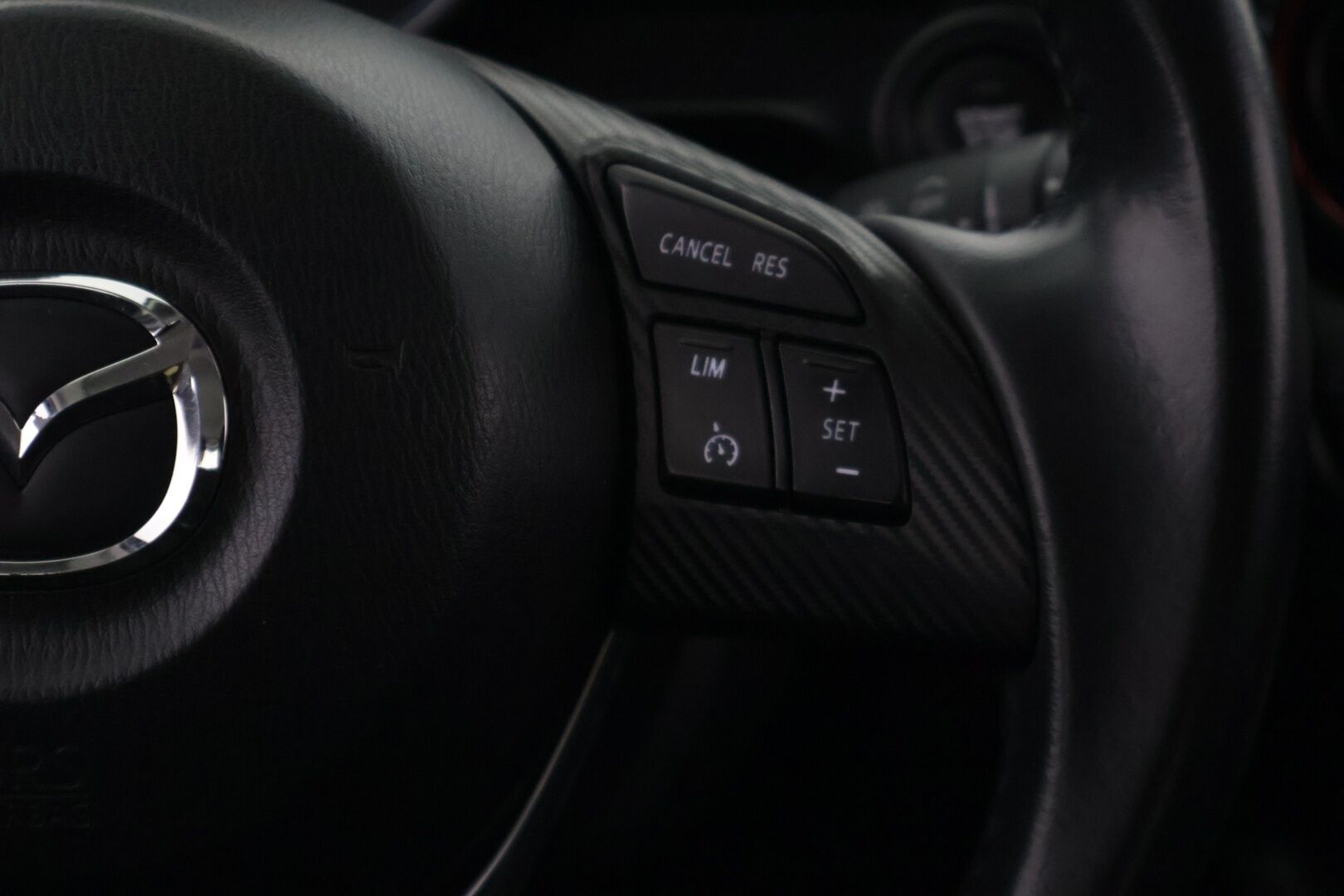 Mazda CX-3 2017 2,0 (120) SKYACTIV-G Optimum 6MT *Suomi-auto / Vakionopeudensäädin / Peruutustutka / Lohkolämmitin* - *Hyvin huollettu / 2x Renkaat & Vanteet / Komeat kesävanteet*