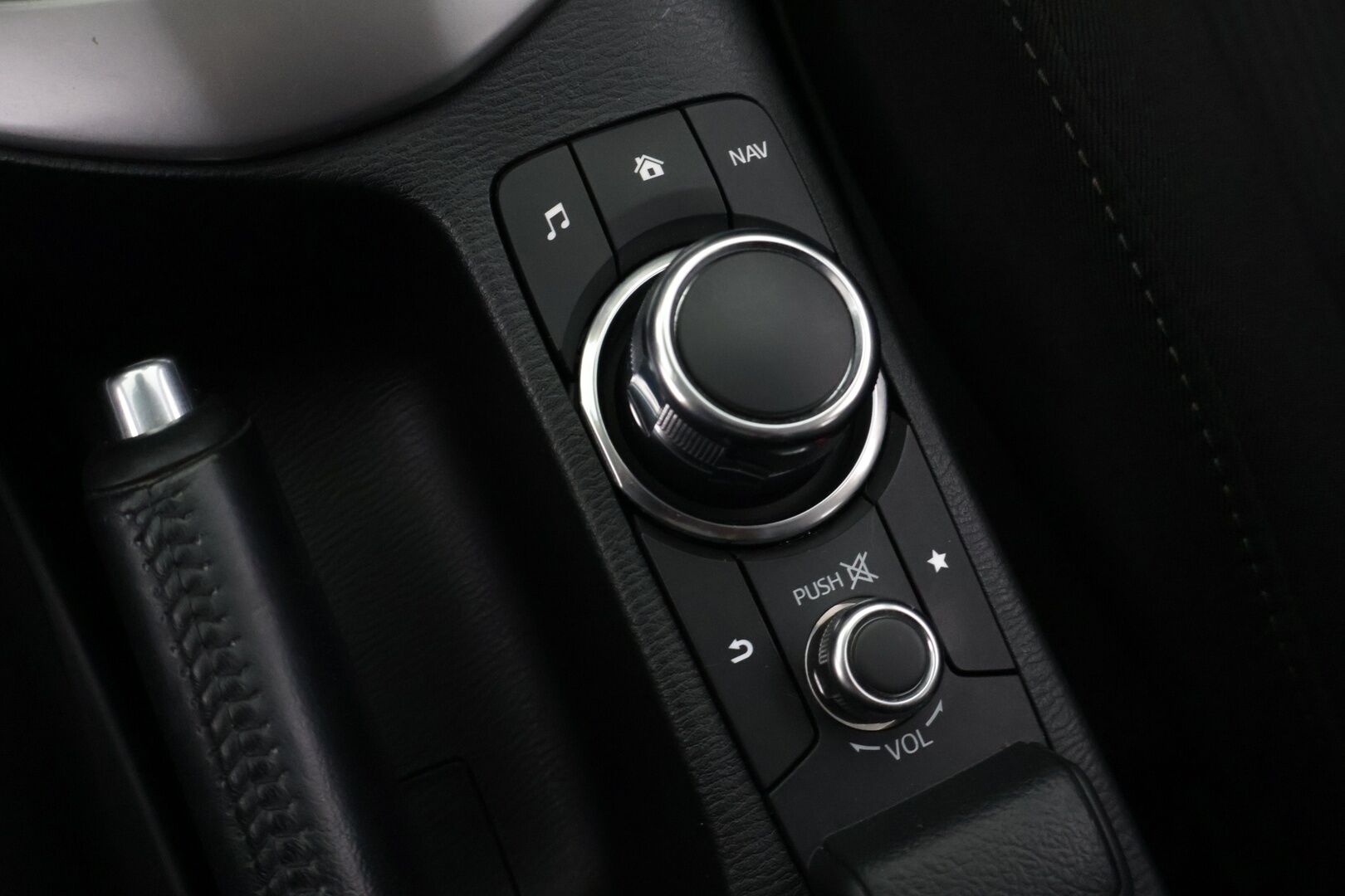 Mazda CX-3 2017 2,0 (120) SKYACTIV-G Optimum 6MT *Suomi-auto / Vakionopeudensäädin / Peruutustutka / Lohkolämmitin* - *Hyvin huollettu / 2x Renkaat & Vanteet / Komeat kesävanteet*