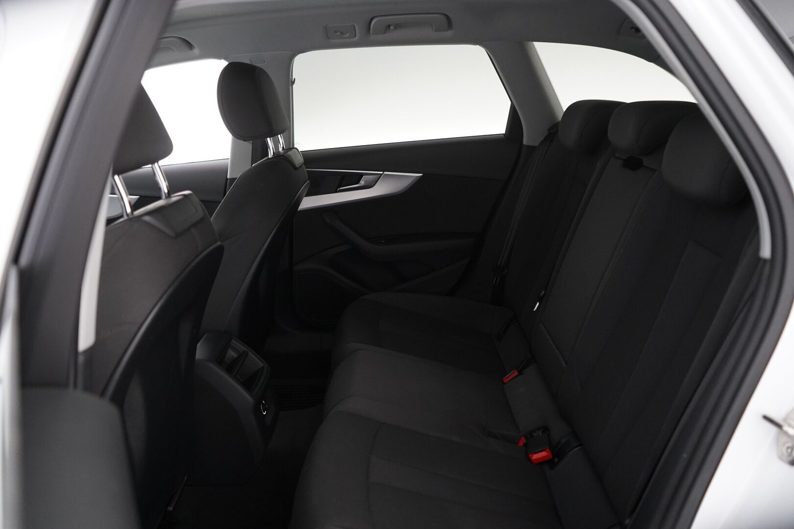 Audi A4 2016 2.0 TFSI 140kW Avant Business Sport S tronic *Digimittaristo / Vetokoukku / Sporttipenkit / Lohko / Navi* - Katso mihin hintaan! / Suomi-auto / Kahdet komeat vanteet / Juuri huollettu ja katsastettu!