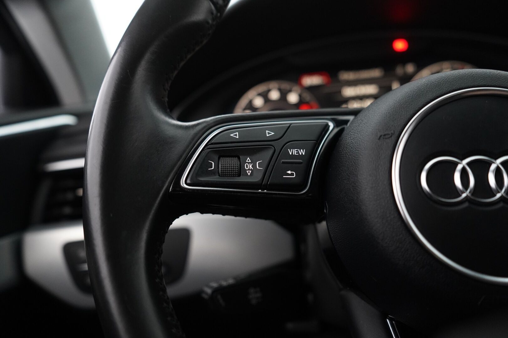 Audi A4 2016 2.0 TFSI 140kW Avant Business Sport S tronic *Digimittaristo / Vetokoukku / Sporttipenkit / Lohko / Navi* - Katso mihin hintaan! / Suomi-auto / Kahdet komeat vanteet / Juuri huollettu ja katsastettu!