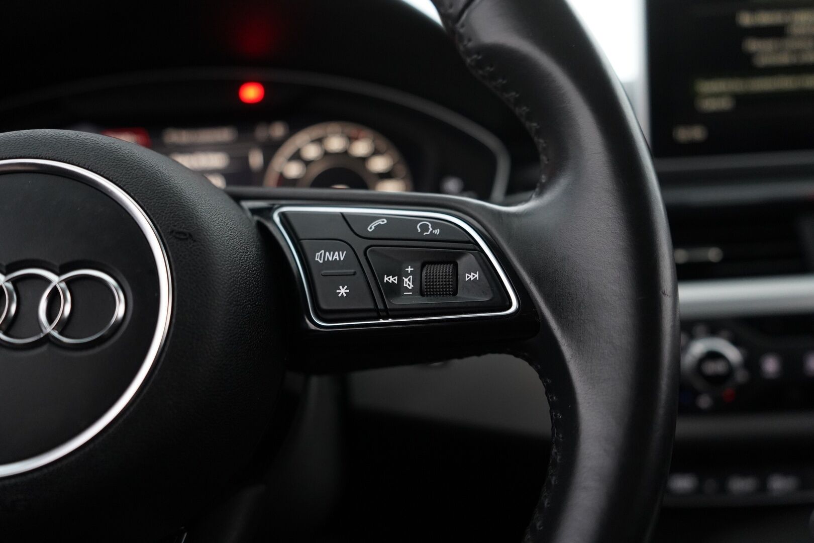 Audi A4 2016 2.0 TFSI 140kW Avant Business Sport S tronic *Digimittaristo / Vetokoukku / Sporttipenkit / Lohko / Navi* - Katso mihin hintaan! / Suomi-auto / Kahdet komeat vanteet / Juuri huollettu ja katsastettu!