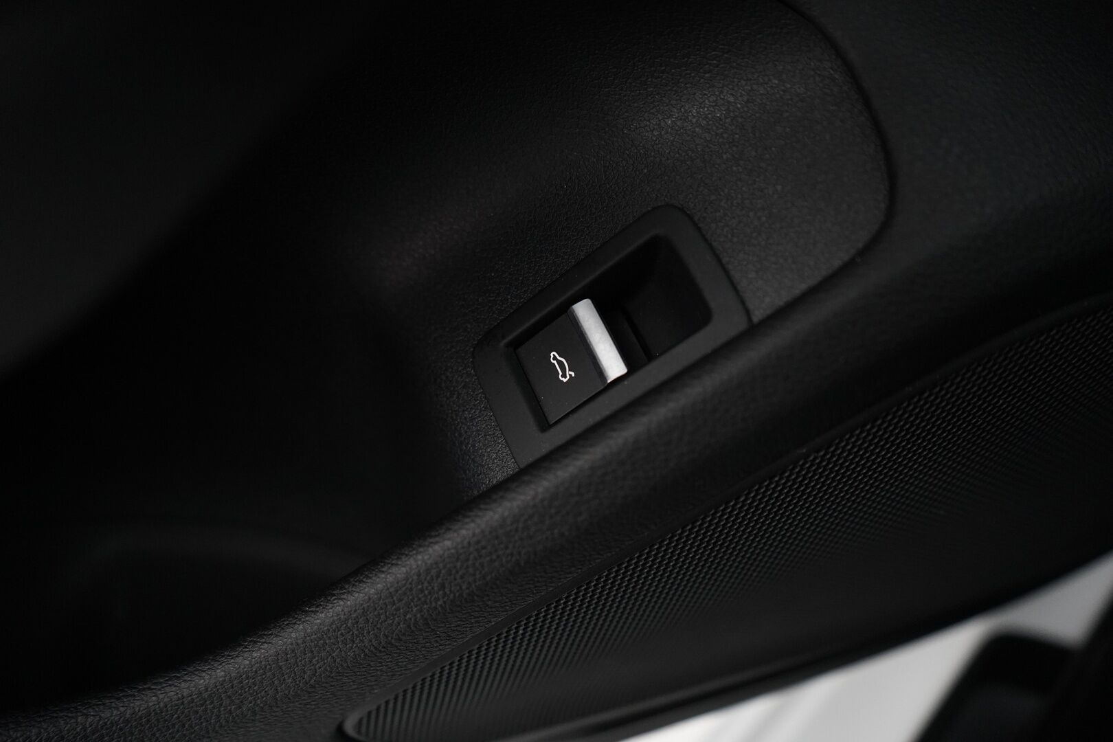 Audi A4 2016 2.0 TFSI 140kW Avant Business Sport S tronic *Digimittaristo / Vetokoukku / Sporttipenkit / Lohko / Navi* - Katso mihin hintaan! / Suomi-auto / Kahdet komeat vanteet / Juuri huollettu ja katsastettu!