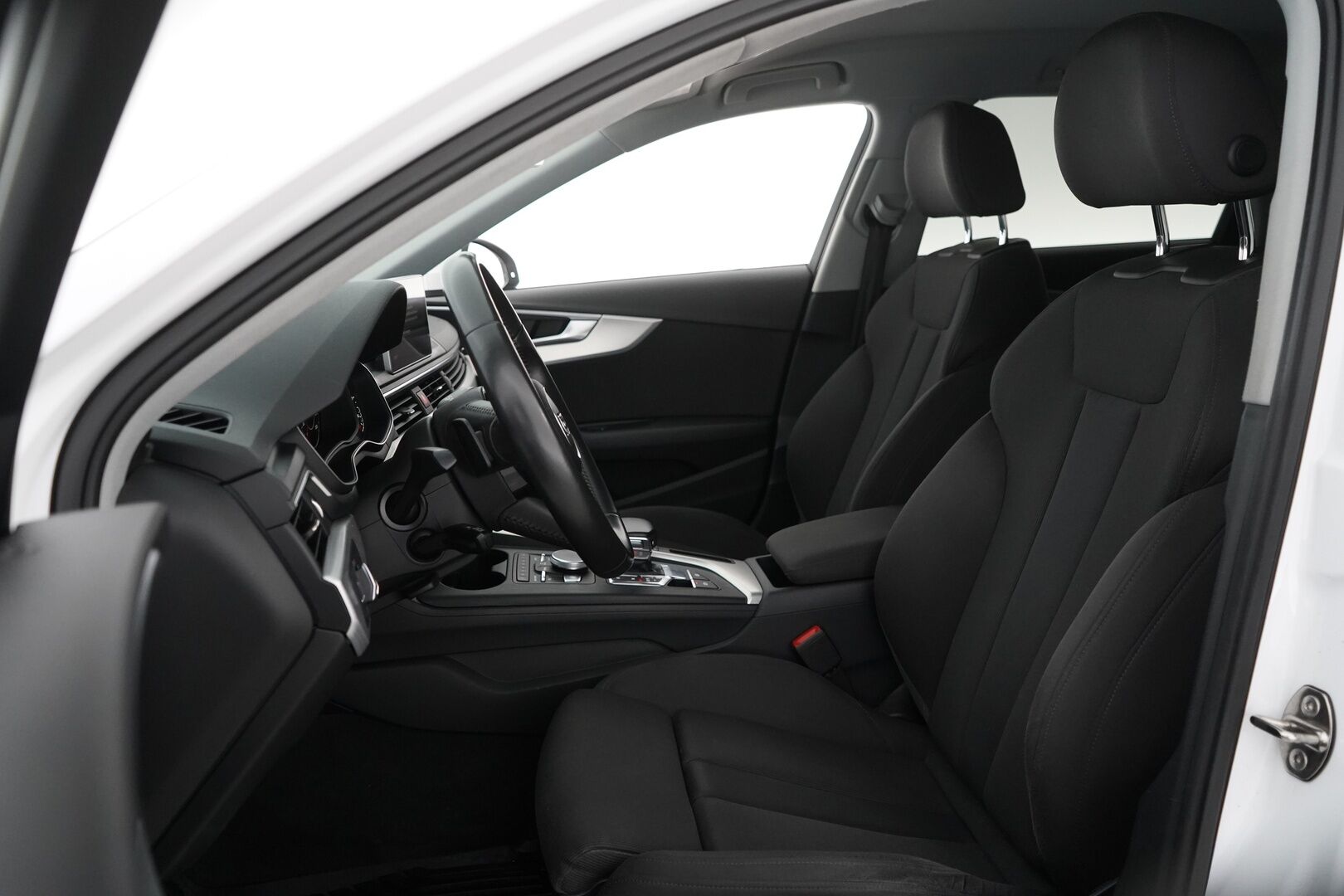 Audi A4 2016 2.0 TFSI 140kW Avant Business Sport S tronic *Digimittaristo / Vetokoukku / Sporttipenkit / Lohko / Navi* - Katso mihin hintaan! / Suomi-auto / Kahdet komeat vanteet / Juuri huollettu ja katsastettu!