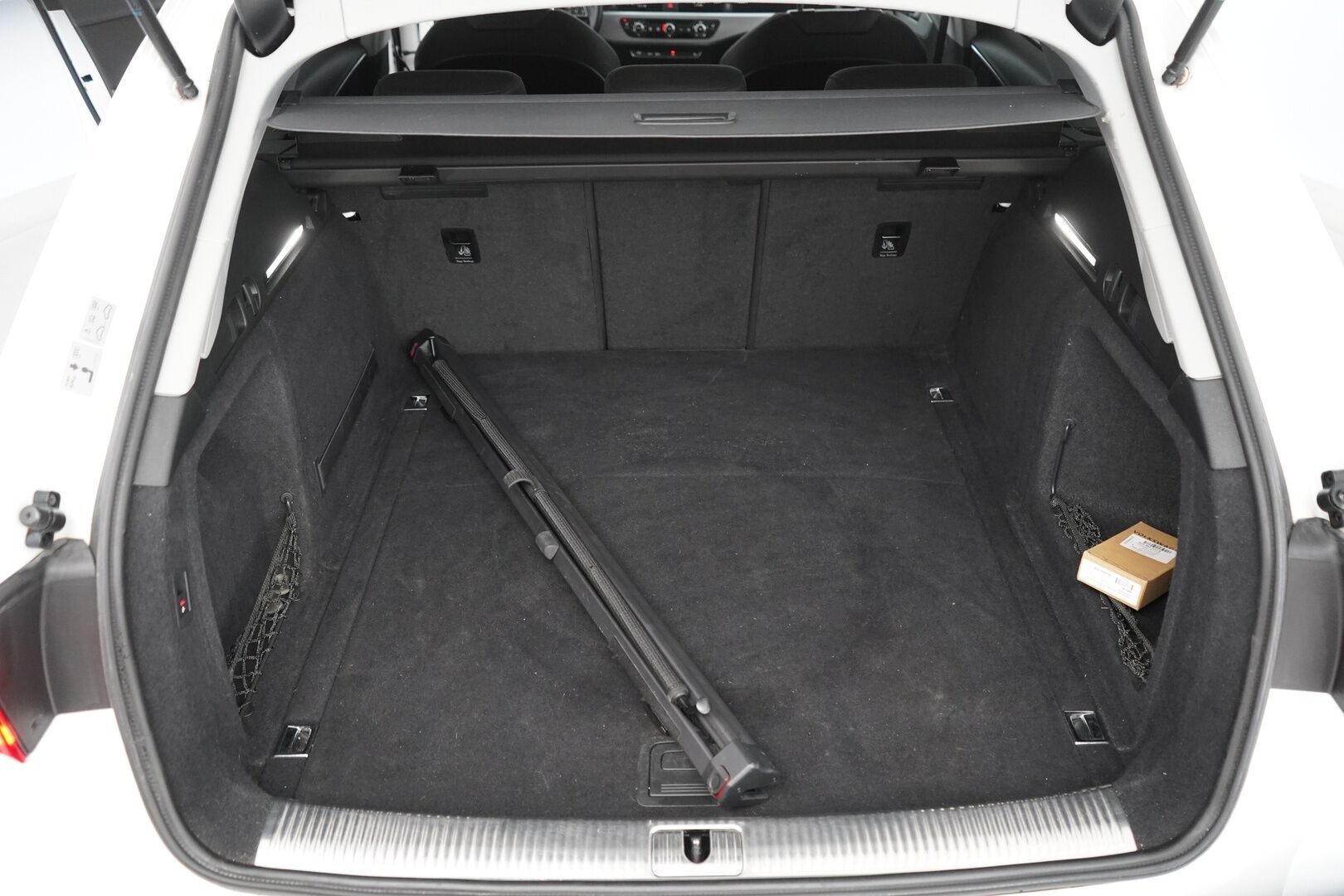 Audi A4 2016 2.0 TFSI 140kW Avant Business Sport S tronic *Digimittaristo / Vetokoukku / Sporttipenkit / Lohko / Navi* - Katso mihin hintaan! / Suomi-auto / Kahdet komeat vanteet / Juuri huollettu ja katsastettu!