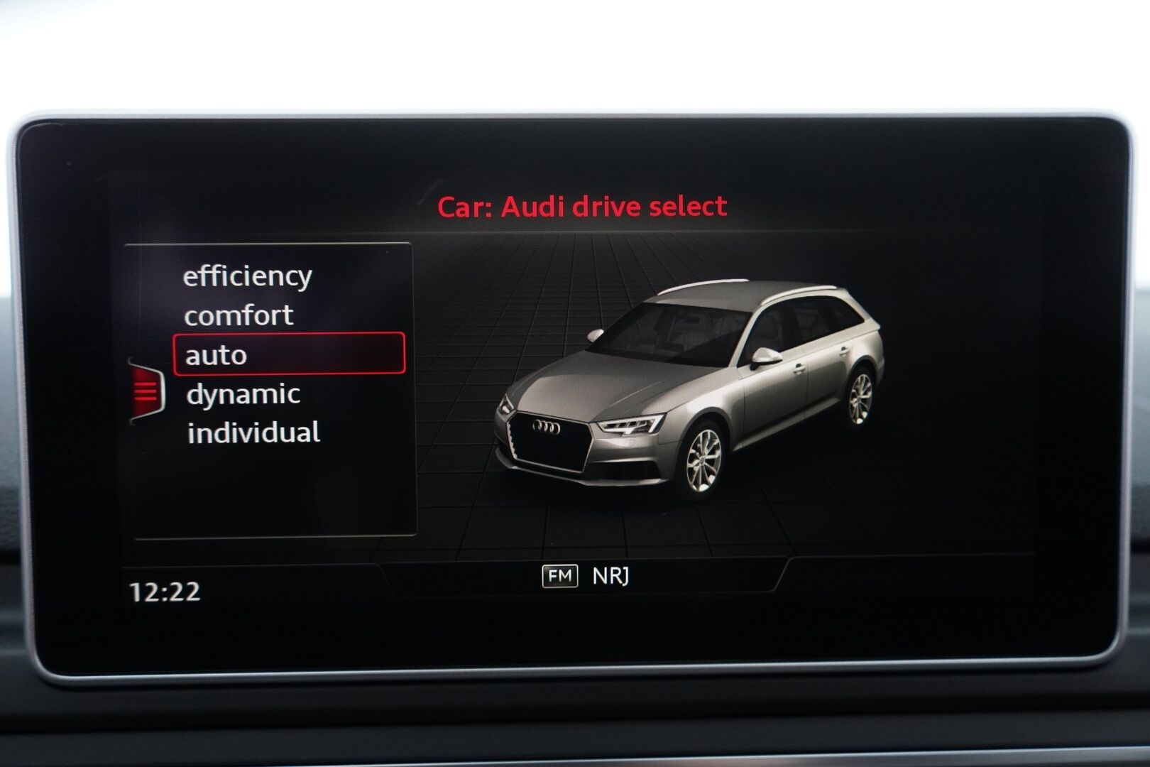 Audi A4 2016 2.0 TFSI 140kW Avant Business Sport S tronic *Digimittaristo / Vetokoukku / Sporttipenkit / Lohko / Navi* - Katso mihin hintaan! / Suomi-auto / Kahdet komeat vanteet / Juuri huollettu ja katsastettu!