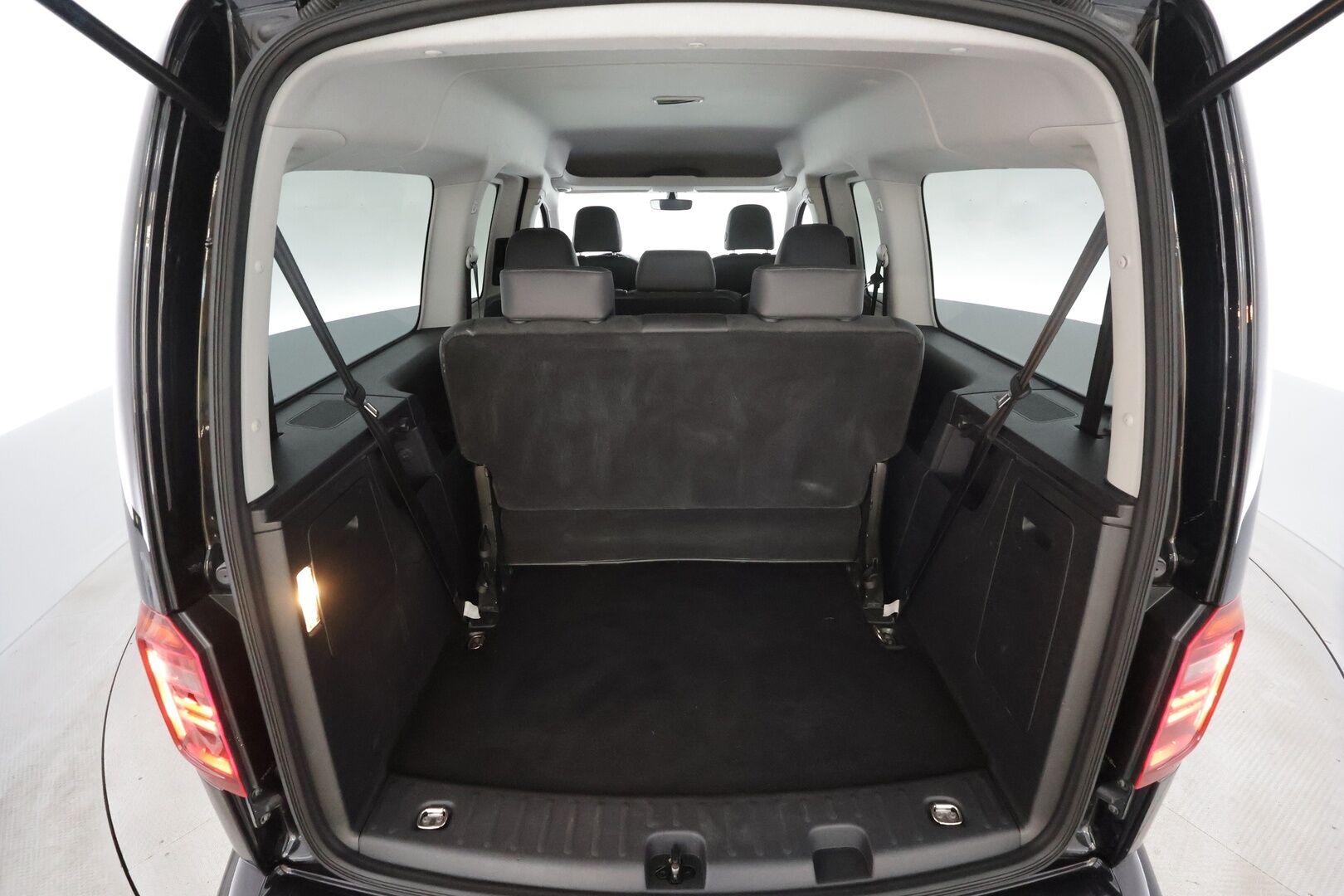 Volkswagen Caddy Maxi 2016 Highline 2,0 TDI 110kW DSG 7-P * Webasto / Xenon / P.tutka / Vakkari / Bluetooth * - Suomi-auto / Kahdet renkaat aluvanteilla 