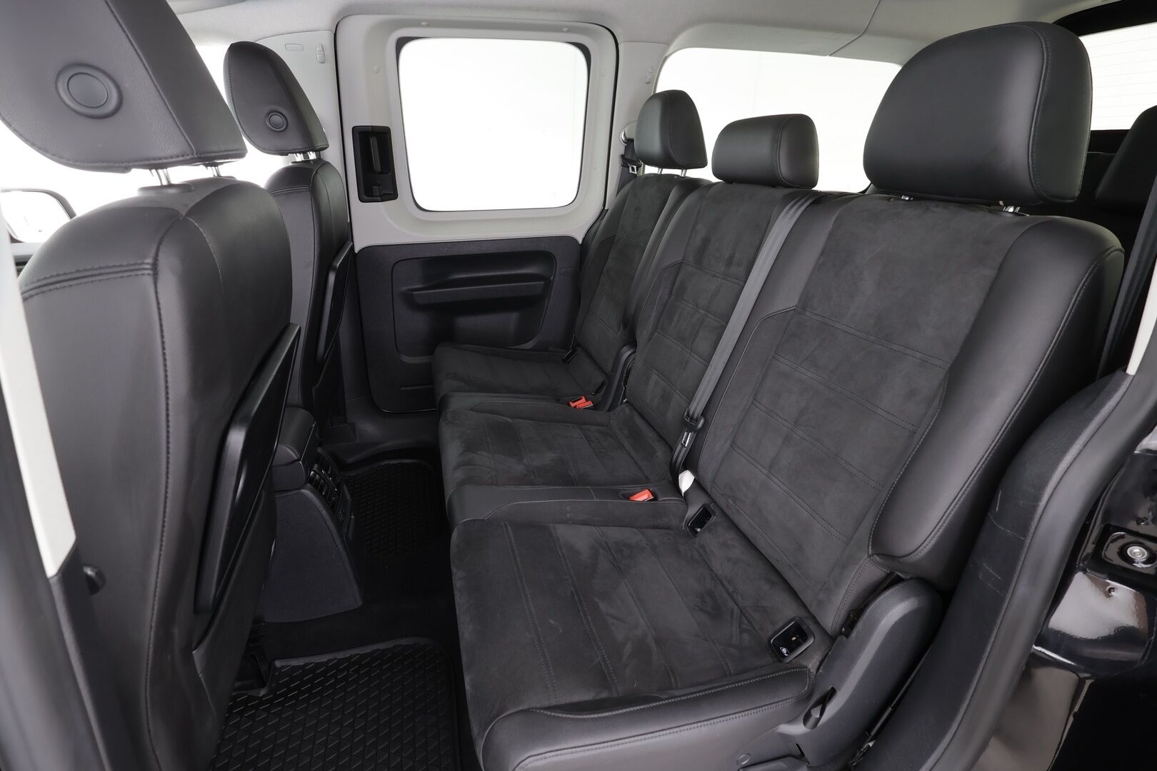 Volkswagen Caddy Maxi 2016 Highline 2,0 TDI 110kW DSG 7-P * Webasto / Xenon / P.tutka / Vakkari / Bluetooth * - Suomi-auto / Kahdet renkaat aluvanteilla 