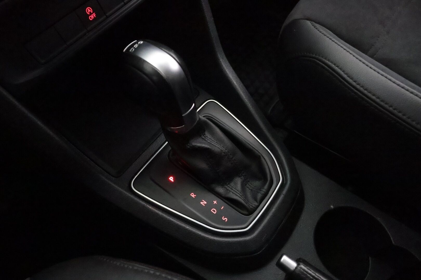 Volkswagen Caddy Maxi 2016 Highline 2,0 TDI 110kW DSG 7-P * Webasto / Xenon / P.tutka / Vakkari / Bluetooth * - Suomi-auto / Kahdet renkaat aluvanteilla 