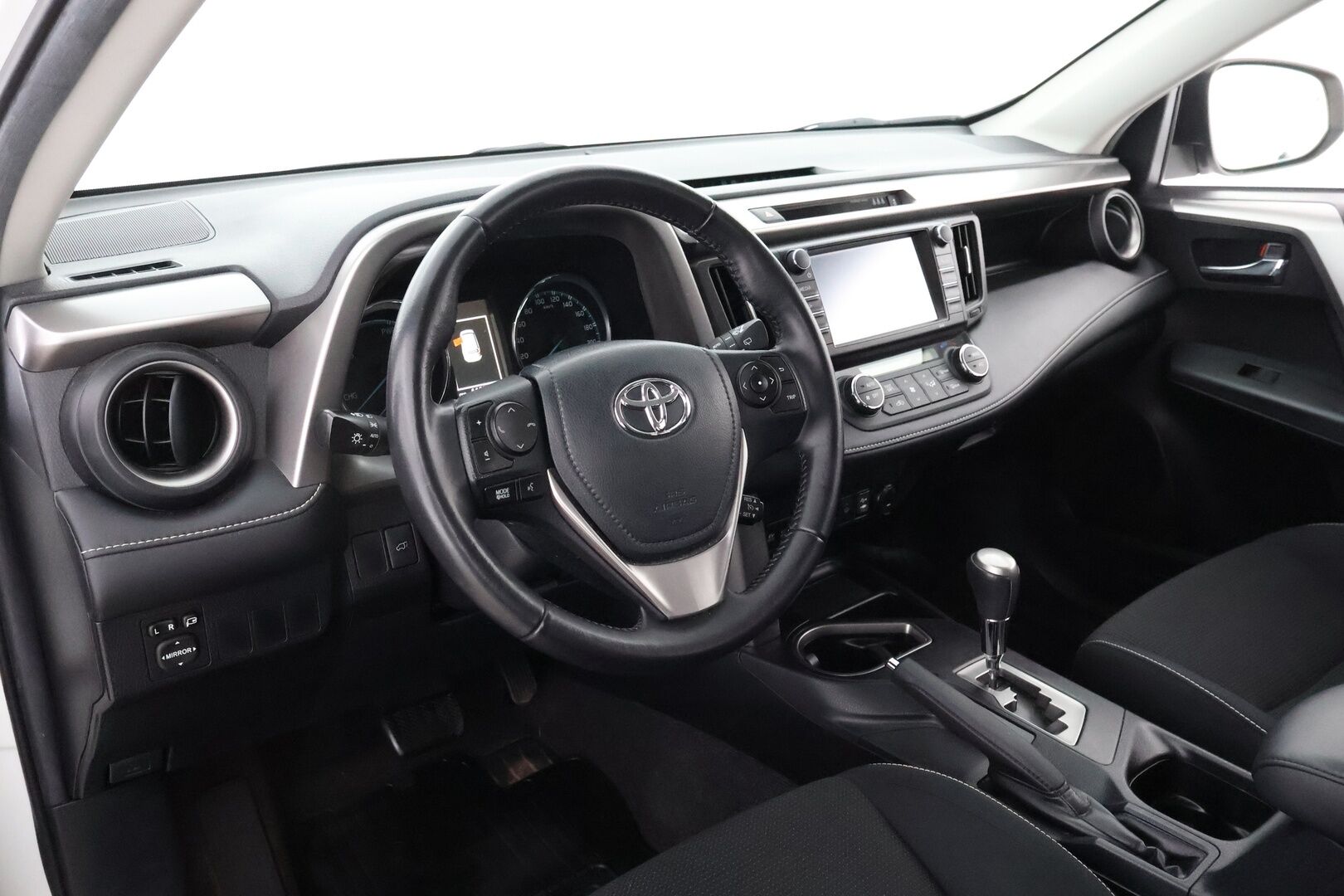 Toyota RAV4 2016 2,5 Hybrid FWD Active - Peruutuskamera / Navigointi / Merkkihuollot / LED / Sähköluukku / Suomiauto / Erittäin hyvin huollettu!