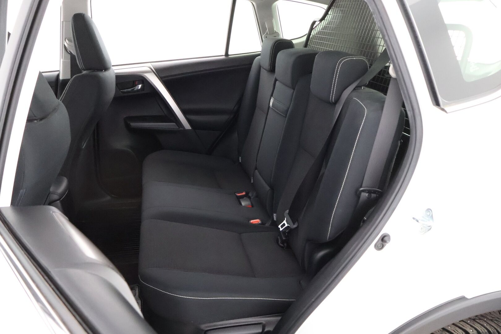 Toyota RAV4 2016 2,5 Hybrid FWD Active - Peruutuskamera / Navigointi / Merkkihuollot / LED / Sähköluukku / Suomiauto / Erittäin hyvin huollettu!