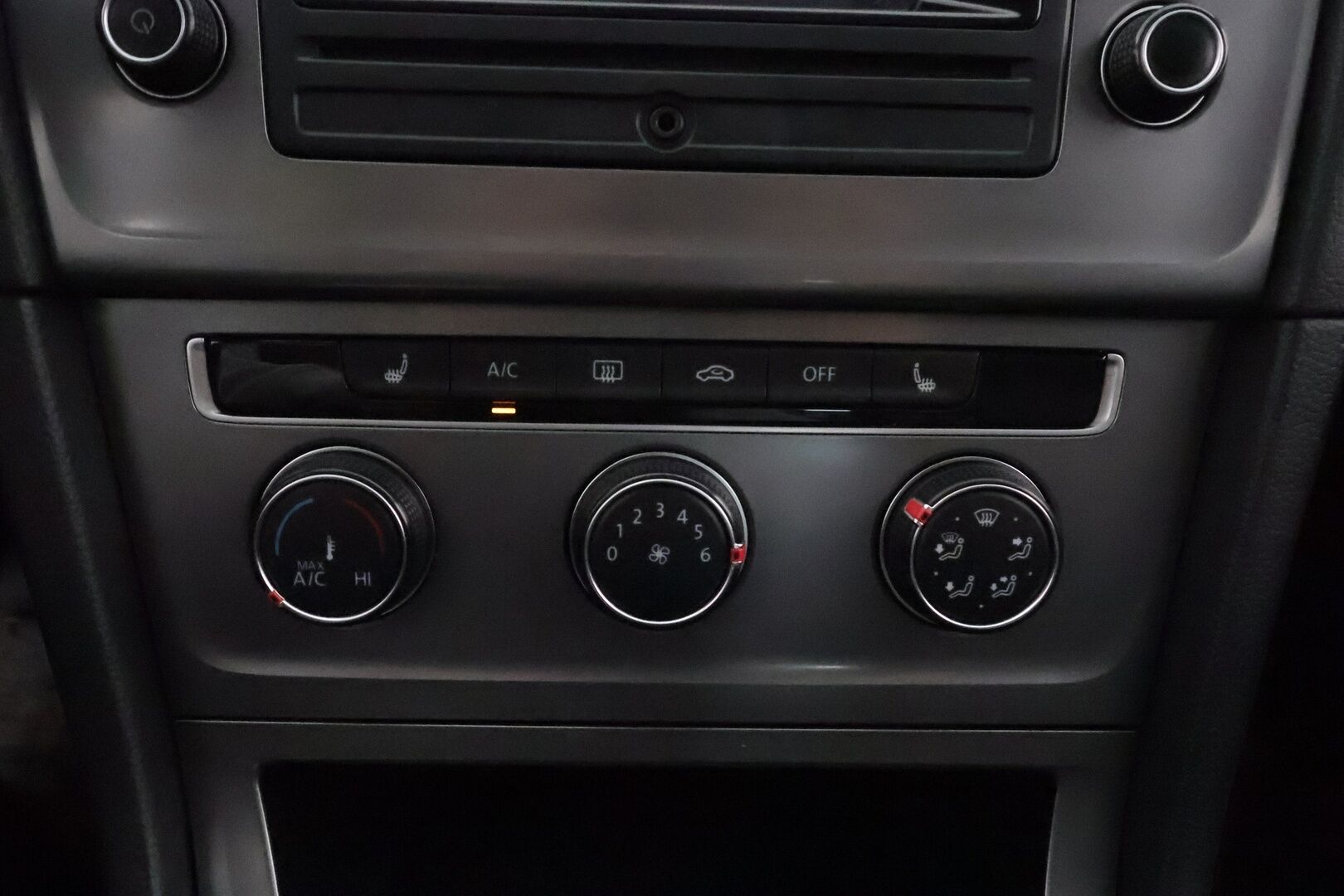 Volkswagen Golf 2016 Variant Trendline 1,2 TSI 63 kW **Suomi-auto / Sisätilanlämmitin / AC / Start-Stop / Auto-Hold 2x Renkaat**