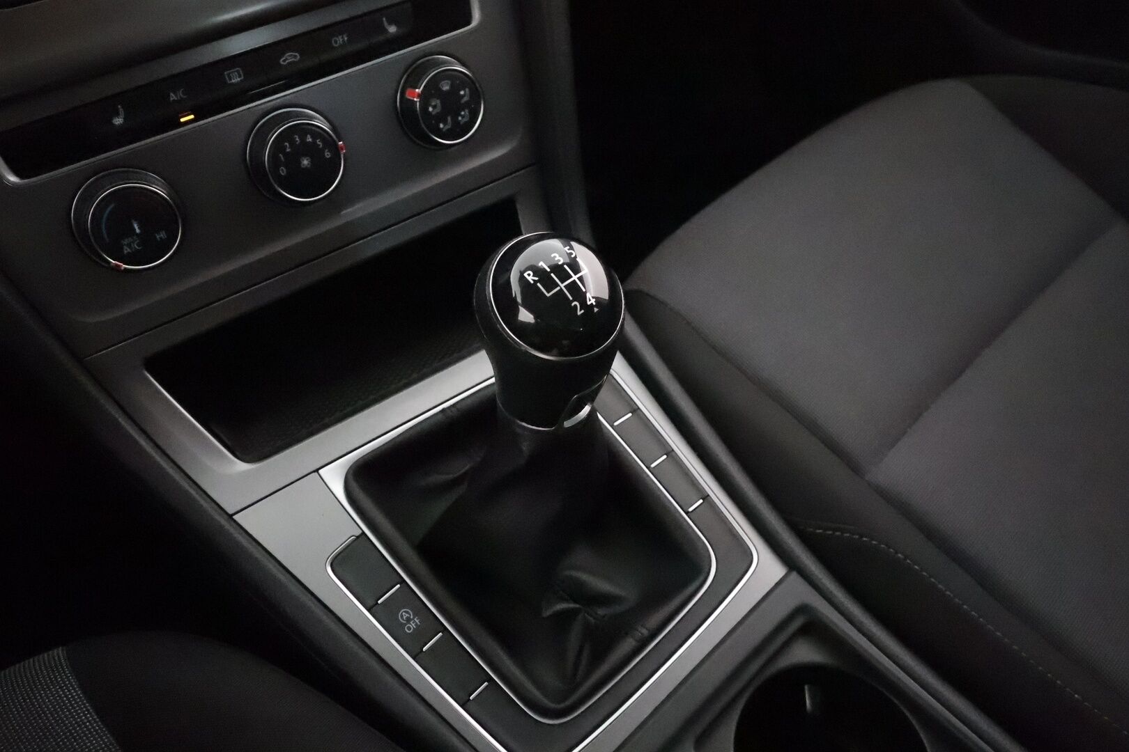 Volkswagen Golf 2016 Variant Trendline 1,2 TSI 63 kW **Suomi-auto / Sisätilanlämmitin / AC / Start-Stop / Auto-Hold 2x Renkaat**