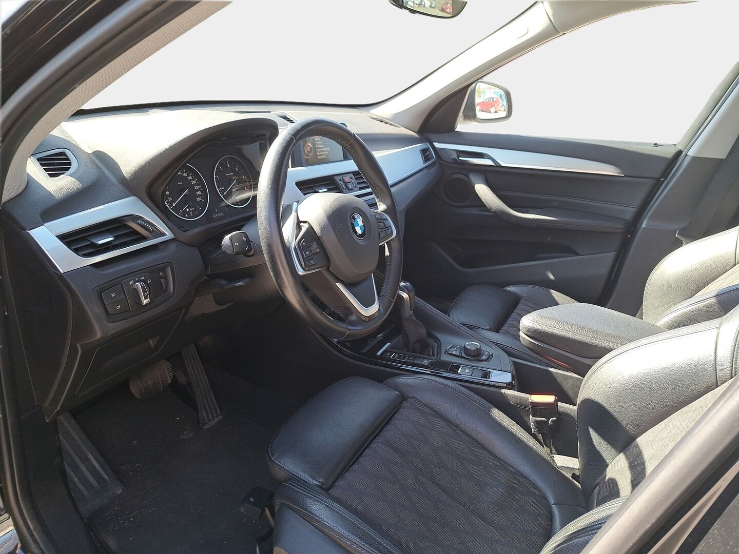 BMW X1 2016 F48 xDrive18d A Business xLine *Sporttipenkit / ComfortAccess / P.kamera / Vakkari / Lohkolämmitin / Koukku* - Suomi-auto / Kahdet renkaat aluvanteilla - HULLUT AVAJAISHULINAT KORKOTARJOUS 3,29 %