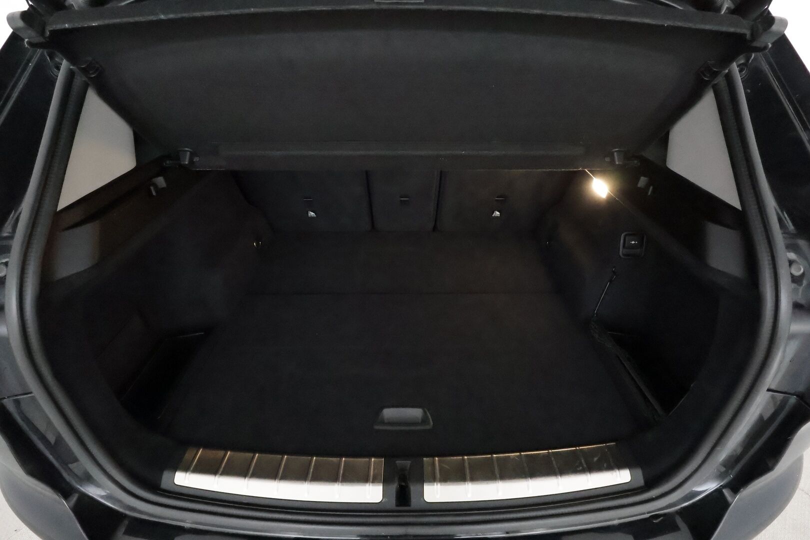 BMW X1 2016 F48 xDrive18d A Business xLine *Sporttipenkit / ComfortAccess / P.kamera / Vakkari / Lohkolämmitin / Koukku* - Suomi-auto / Kahdet renkaat aluvanteilla