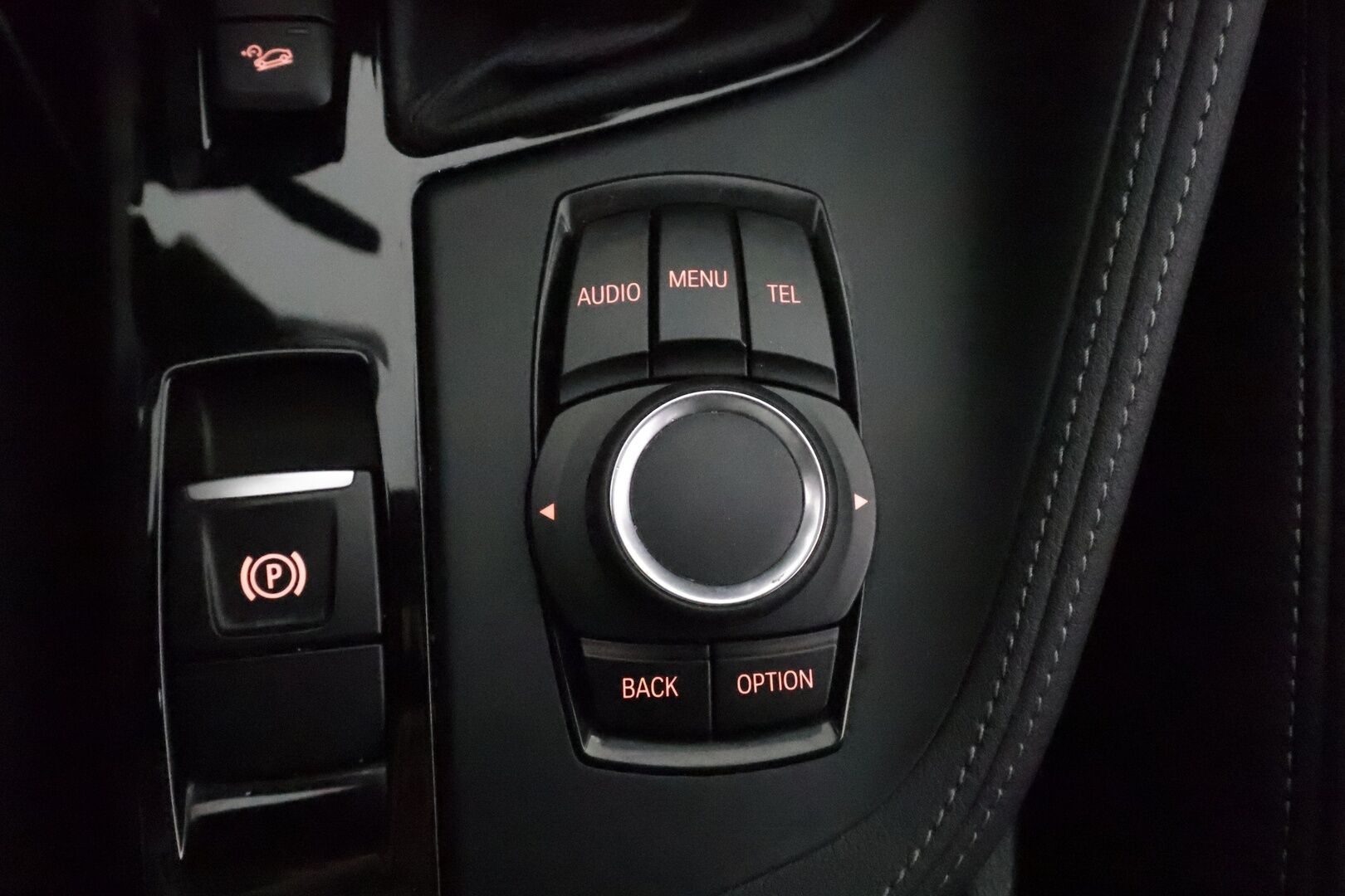 BMW X1 2016 F48 xDrive18d A Business xLine *Sporttipenkit / ComfortAccess / P.kamera / Vakkari / Lohkolämmitin / Koukku* - Suomi-auto / Kahdet renkaat aluvanteilla