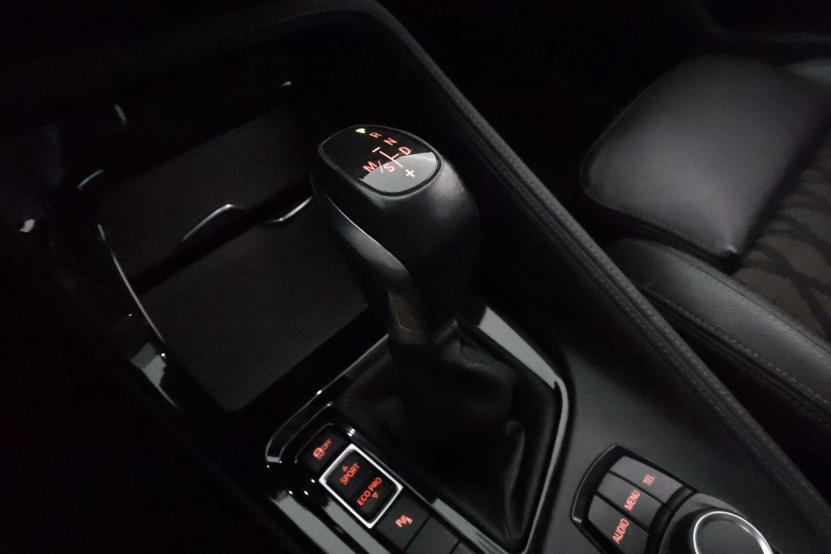 BMW X1 2016 F48 xDrive18d A Business xLine *Sporttipenkit / ComfortAccess / P.kamera / Vakkari / Lohkolämmitin / Koukku* - Suomi-auto / Kahdet renkaat aluvanteilla