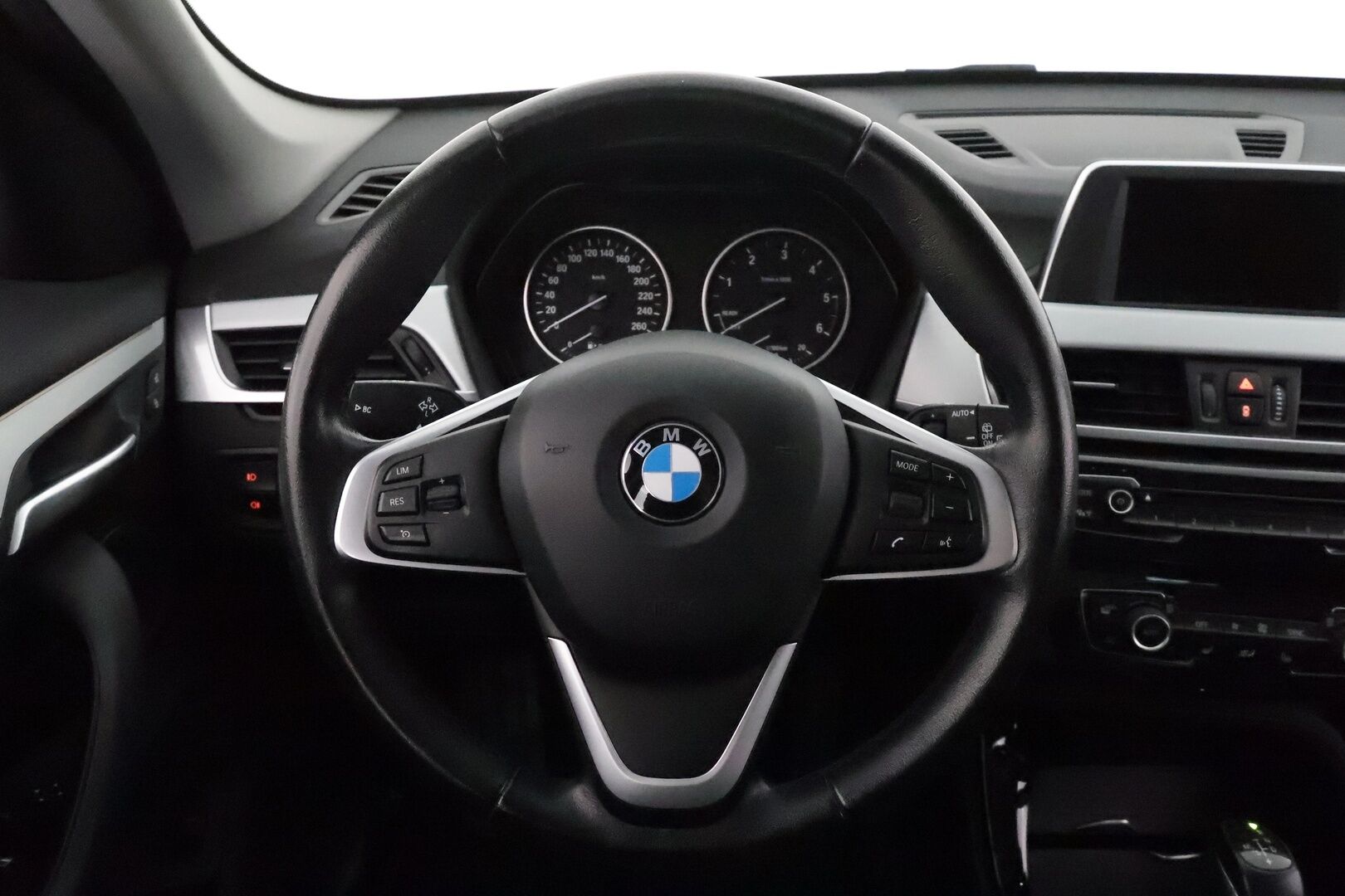 BMW X1 2016 F48 xDrive18d A Business xLine *Sporttipenkit / ComfortAccess / P.kamera / Vakkari / Lohkolämmitin / Koukku* - Suomi-auto / Kahdet renkaat aluvanteilla