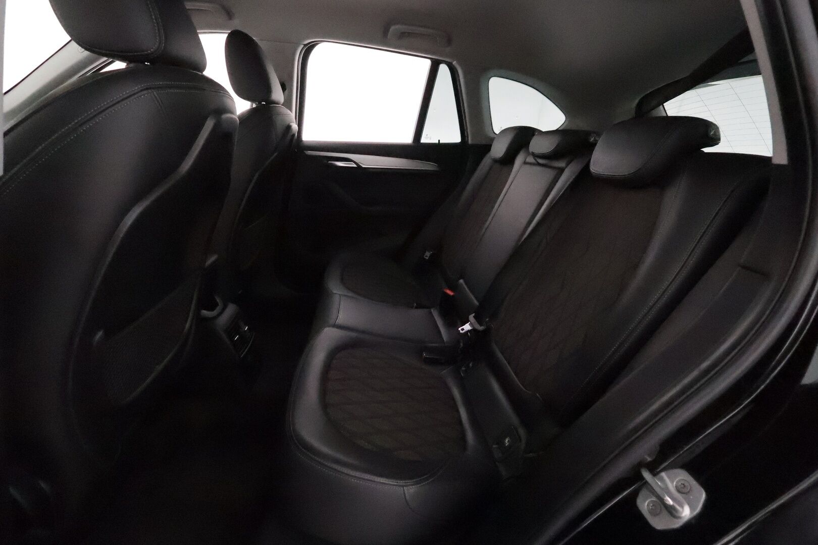 BMW X1 2016 F48 xDrive18d A Business xLine *Sporttipenkit / ComfortAccess / P.kamera / Vakkari / Lohkolämmitin / Koukku* - Suomi-auto / Kahdet renkaat aluvanteilla