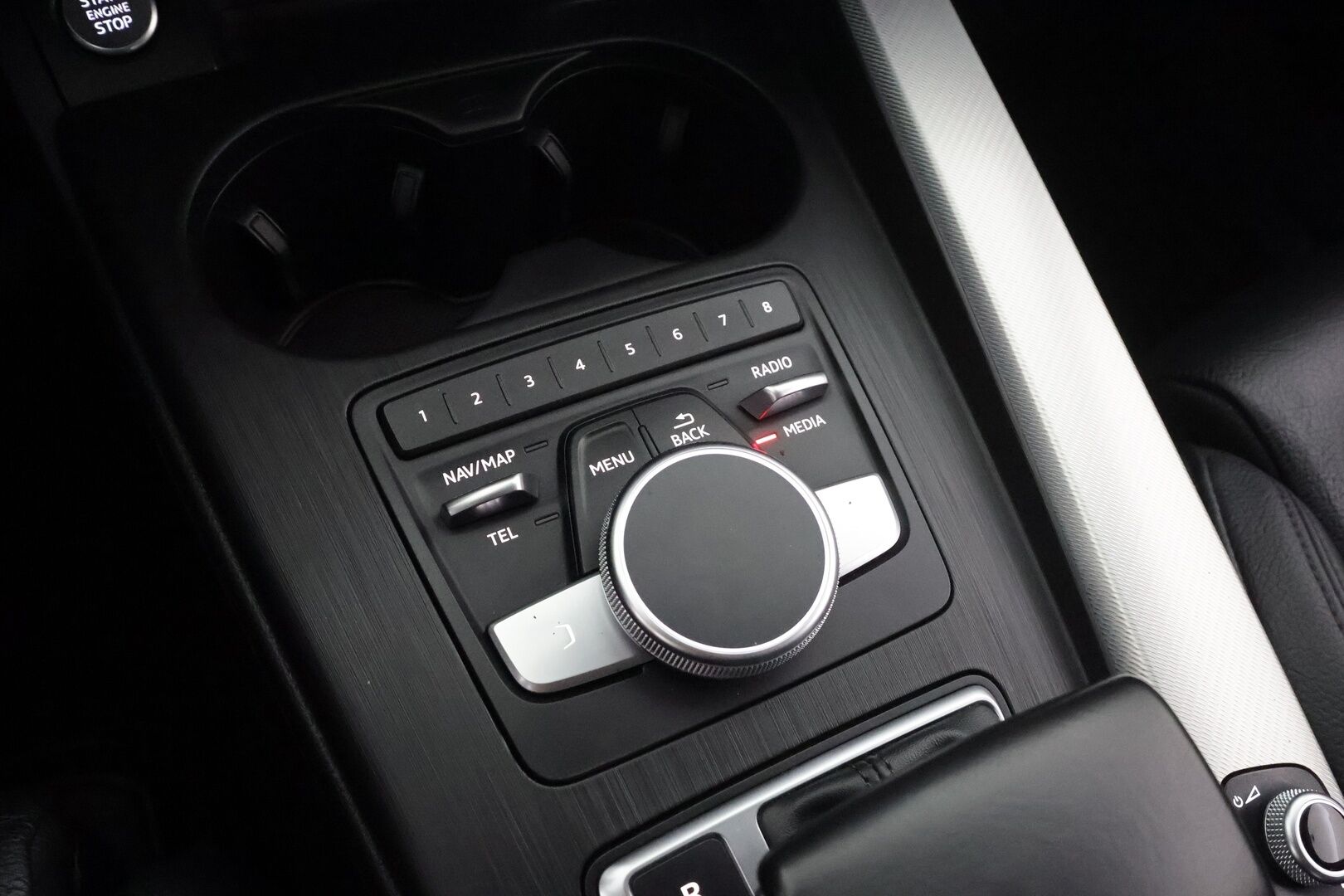 Audi A4 2016 Sedan First Edition Business Sport 2,0 TDI 140 kW quattro S tronic * Webasto / Digimittaristo / Koukku / Sporttinahat * - Suomi-auto 