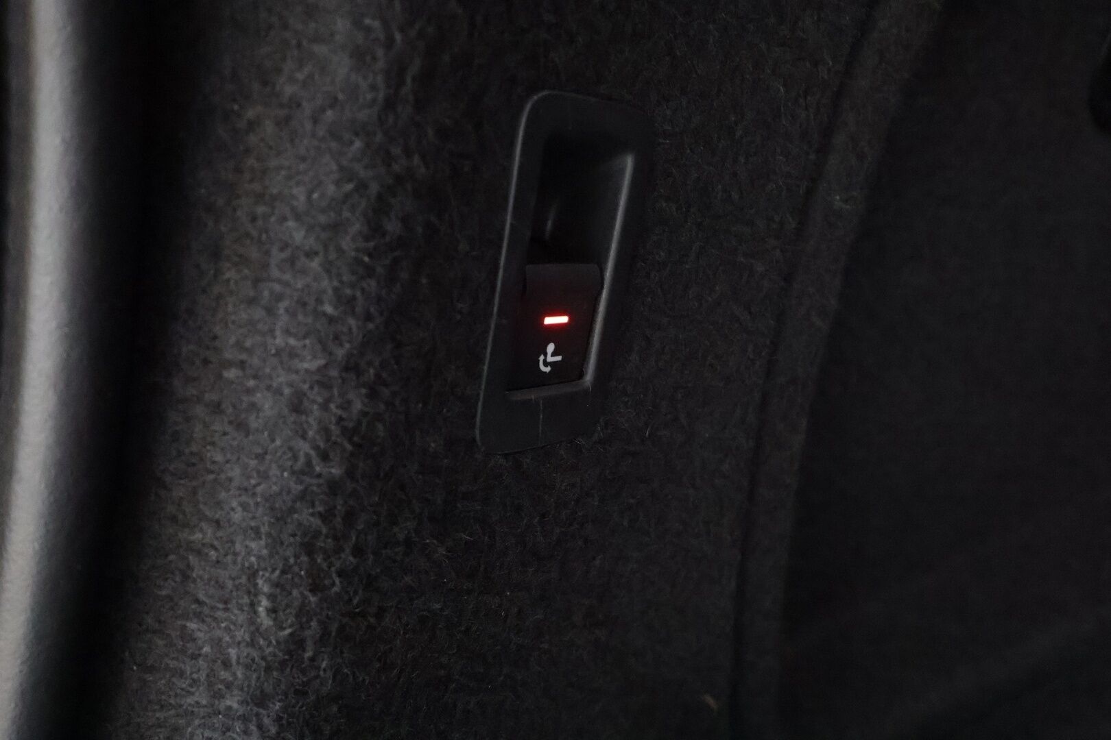 Audi A4 2016 Sedan First Edition Business Sport 2,0 TDI 140 kW quattro S tronic * Webasto / Digimittaristo / Koukku / Sporttinahat * - Suomi-auto 