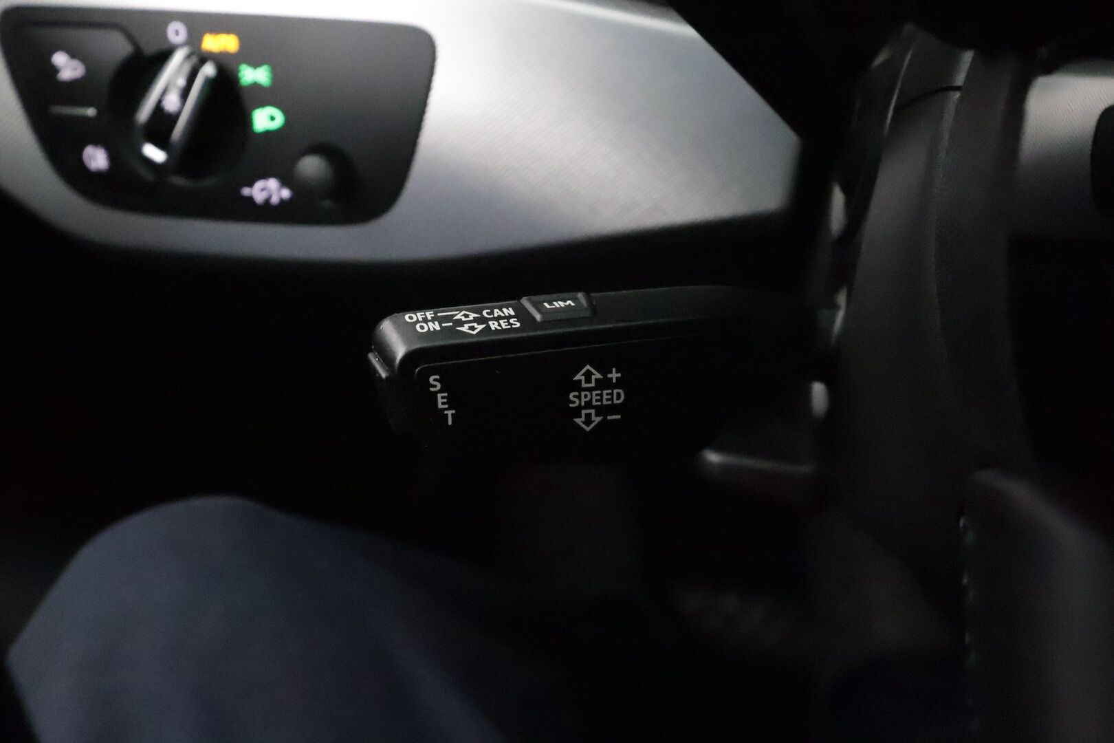 Audi A4 2016 Sedan First Edition Business Sport 2,0 TDI 140 kW quattro S tronic * Webasto / Koukku / Navi / Sporttinahat * - Suomi-auto 