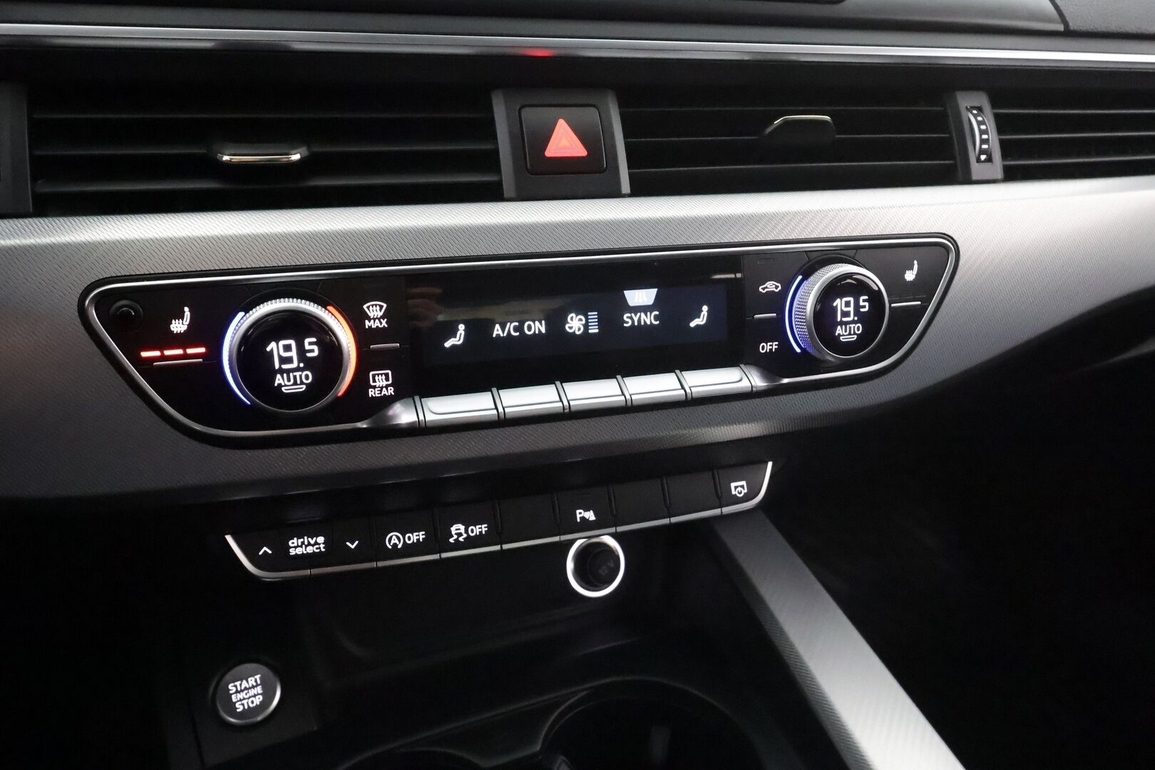 Audi A4 2016 Sedan First Edition Business Sport 2,0 TDI 140 kW quattro S tronic * Webasto / Digimittaristo / Koukku / Sporttinahat * - Suomi-auto 