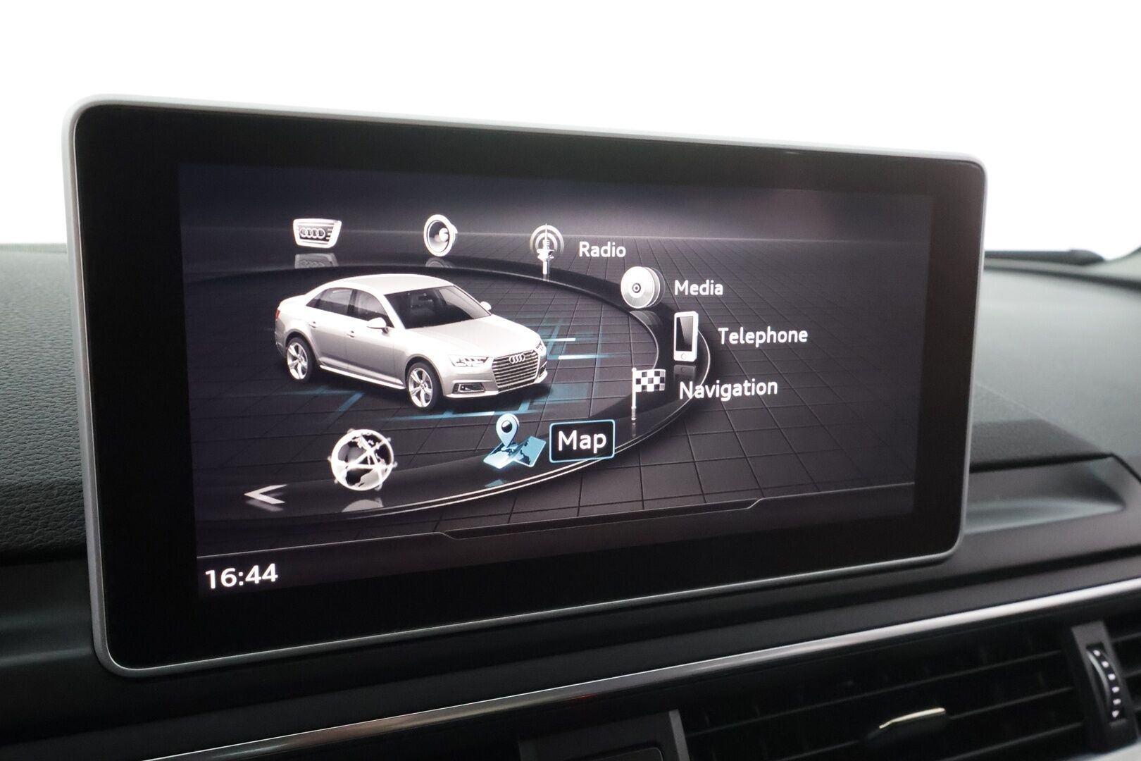 Audi A4 2016 Sedan First Edition Business Sport 2,0 TDI 140 kW quattro S tronic * Webasto / Digimittaristo / Koukku / Sporttinahat * - Suomi-auto 