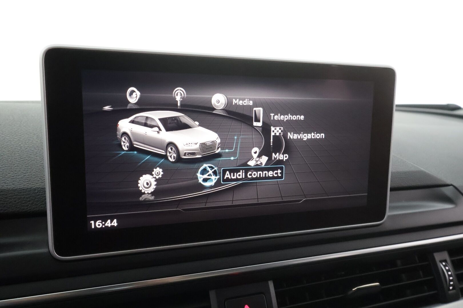 Audi A4 2016 Sedan First Edition Business Sport 2,0 TDI 140 kW quattro S tronic * Webasto / Koukku / Navi / Sporttinahat * - Suomi-auto 