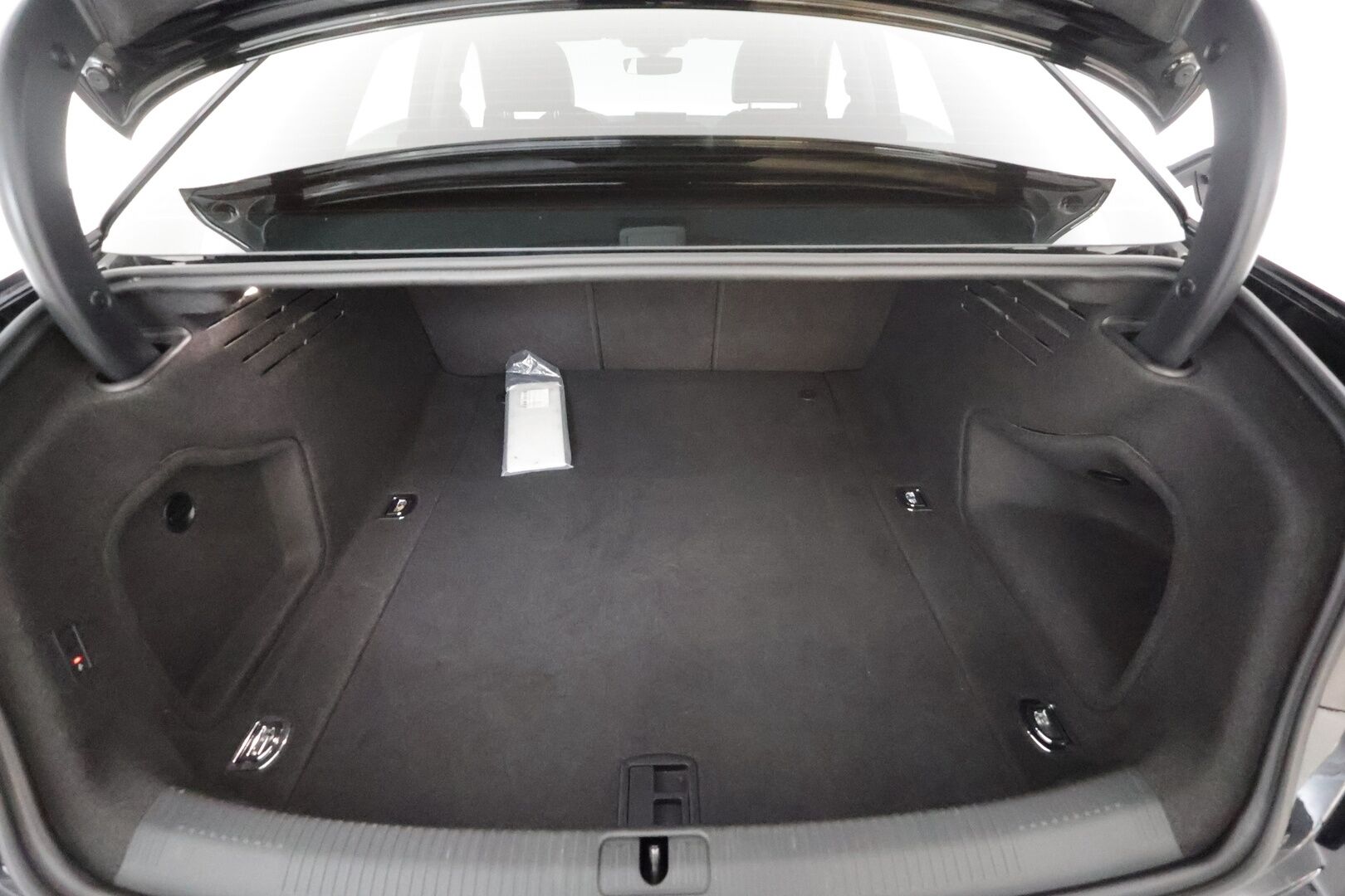 Audi A4 2016 Sedan First Edition Business Sport 2,0 TDI 140 kW quattro S tronic * Webasto / Digimittaristo / Koukku / Sporttinahat * - Suomi-auto 