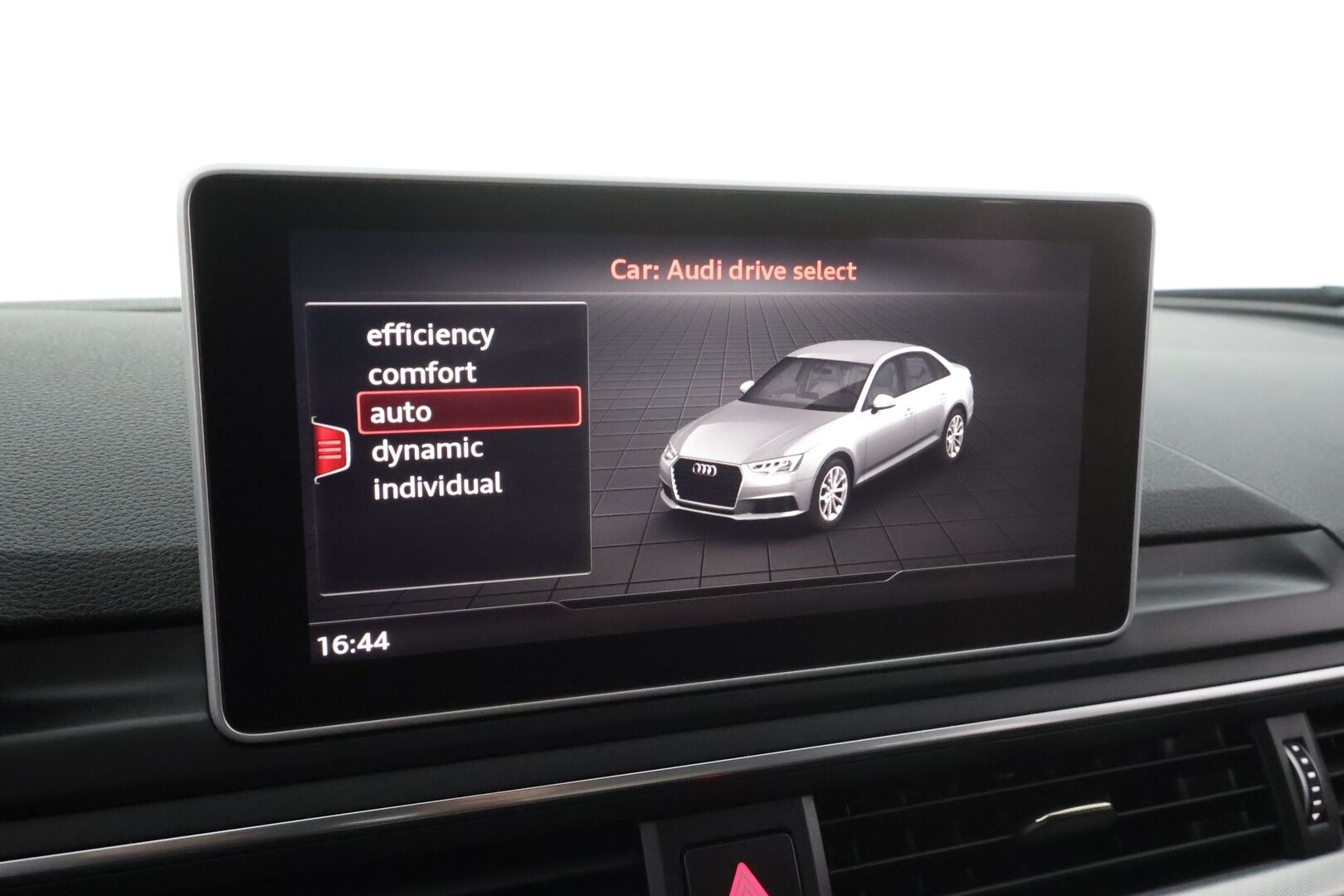 Audi A4 2016 Sedan First Edition Business Sport 2,0 TDI 140 kW quattro S tronic * Webasto / Koukku / Navi / Sporttinahat * - Suomi-auto 