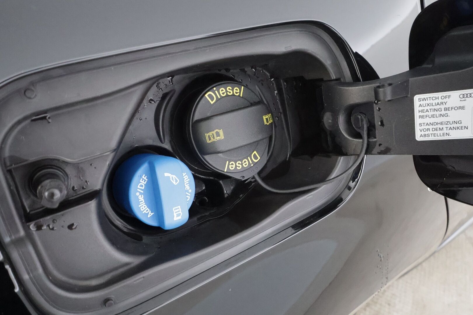 Audi A4 2016 Sedan First Edition Business Sport 2,0 TDI 140 kW quattro S tronic * Webasto / Digimittaristo / Koukku / Sporttinahat * - Suomi-auto 