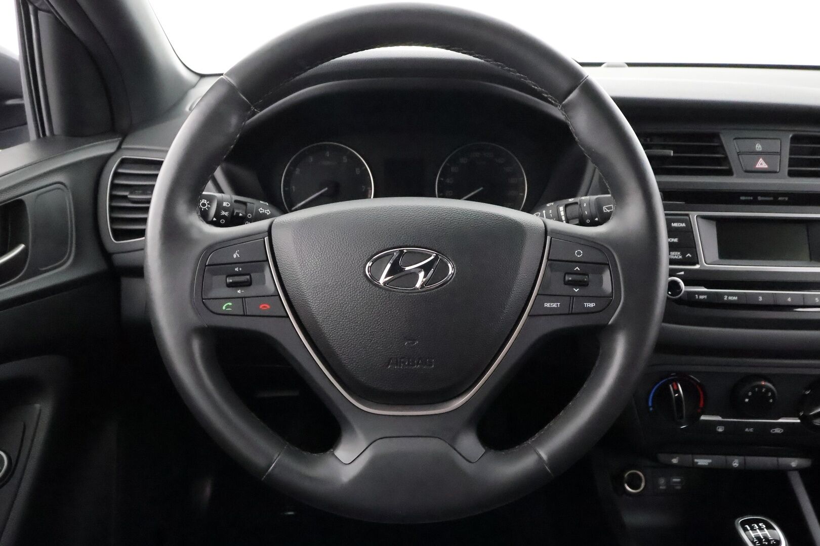Hyundai i20 5d 2018 1,2 5MT ISG fresh - | Ratinlämmitys | Bluetooth | Ilmastointi | Facelift | Sähköpeilit | Kahdet renkaat | 1-om Suomi-auto |