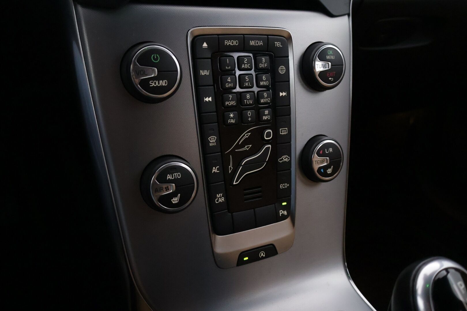 Volvo V40 2018 D2 Business Inscription aut *Webasto / Nahkapenkit / Vakkari / Peruutustutka / Digimittaristo / LED Ajovalot * - Suomi-auto / Jakopää tehty 67tkm kohdalla / Tuoreet Continentalit talveksi / Merkkihuollettu / Viimeisin huolto 82tkm