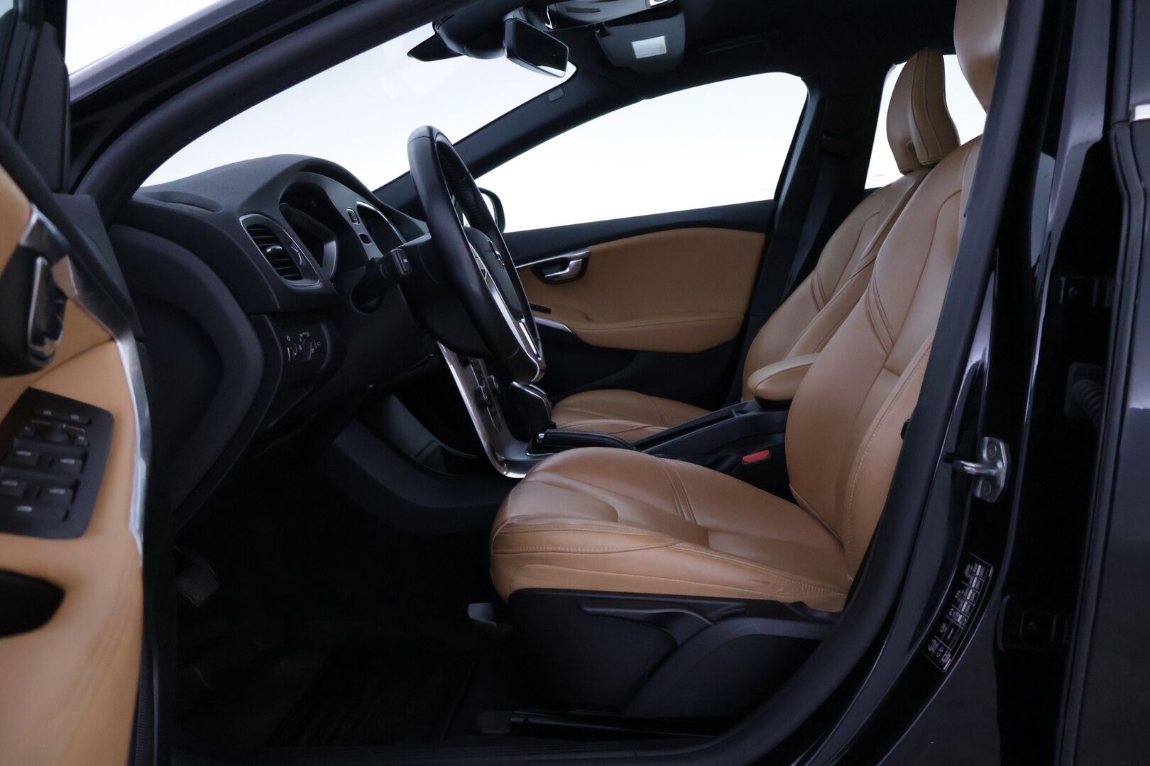 Volvo V40 2018 D2 Business Inscription aut *Webasto / Nahkapenkit / Vakkari / Peruutustutka / Digimittaristo / LED Ajovalot * - Suomi-auto / Jakopää tehty 67tkm kohdalla / Tuoreet Continentalit talveksi / Merkkihuollettu / Viimeisin huolto 82tkm