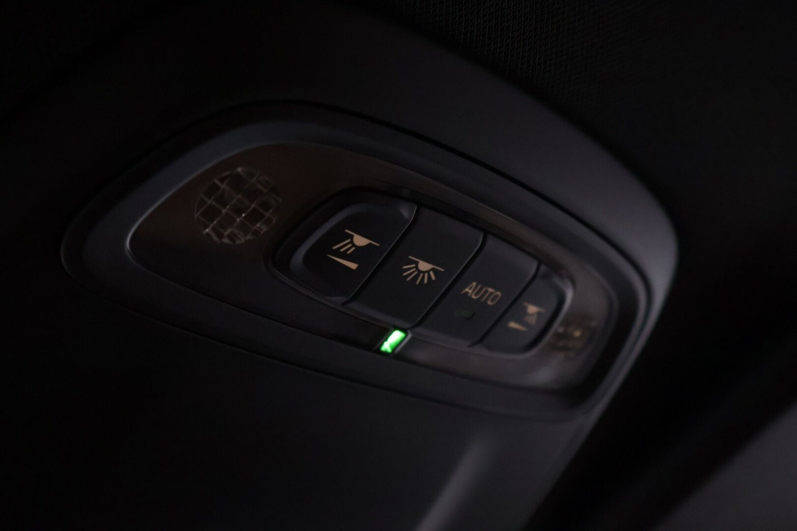 Volvo V40 2018 D2 Business Inscription aut *Webasto / Nahkapenkit / Vakkari / Peruutustutka / Digimittaristo / LED Ajovalot * - Suomi-auto / Jakopää tehty 67tkm kohdalla / Tuoreet Continentalit talveksi / Merkkihuollettu / Viimeisin huolto 82tkm